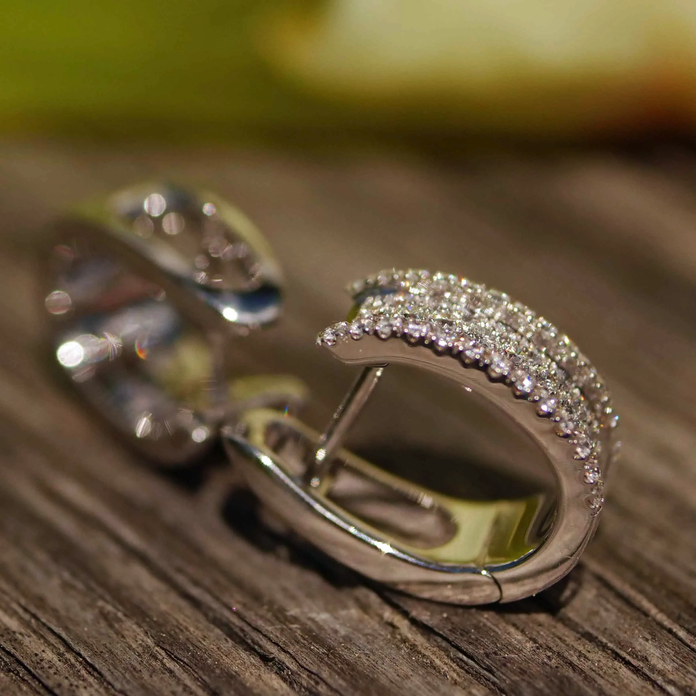 Brilliant three-quarter Hoop Earrings 0.69 ct 750 White Gold TW VS made in Italy very solid