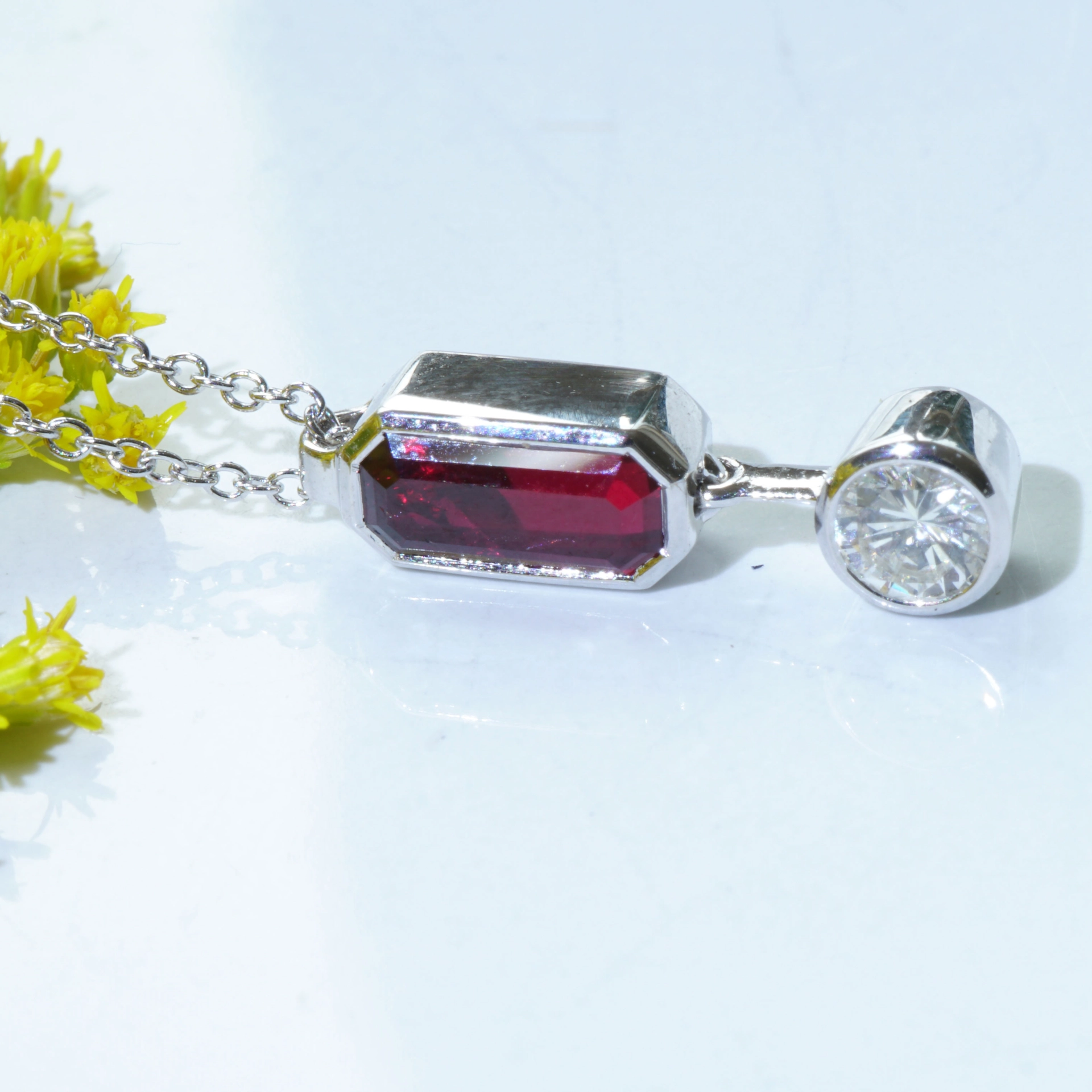  Ruby 1.03 ct deep red from Mozambique IGI certificate baguette fullcut diamond of 0.26 ct TCR / VVS1