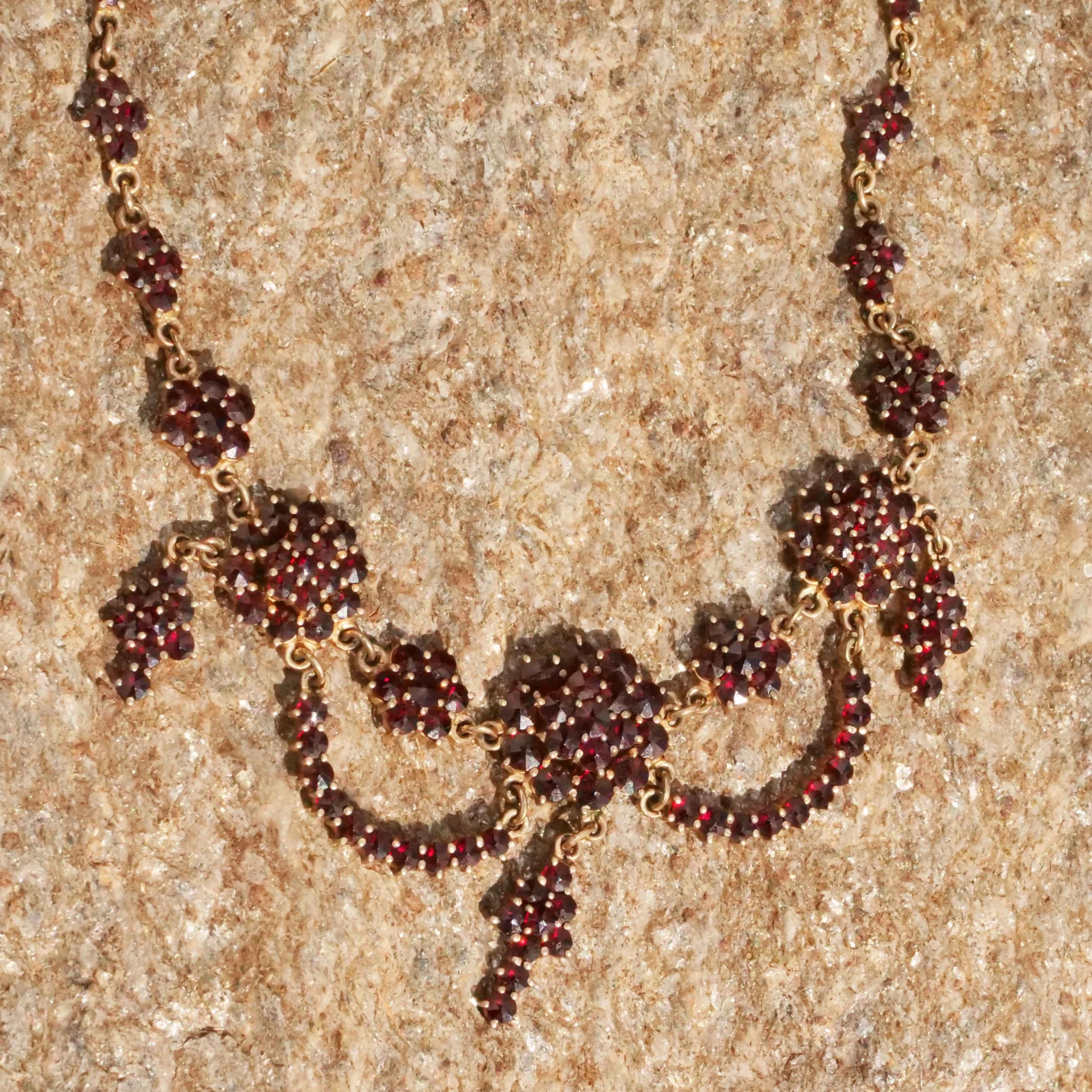 Bohemian Garnet Necklace Silver goldplated....so decorativ