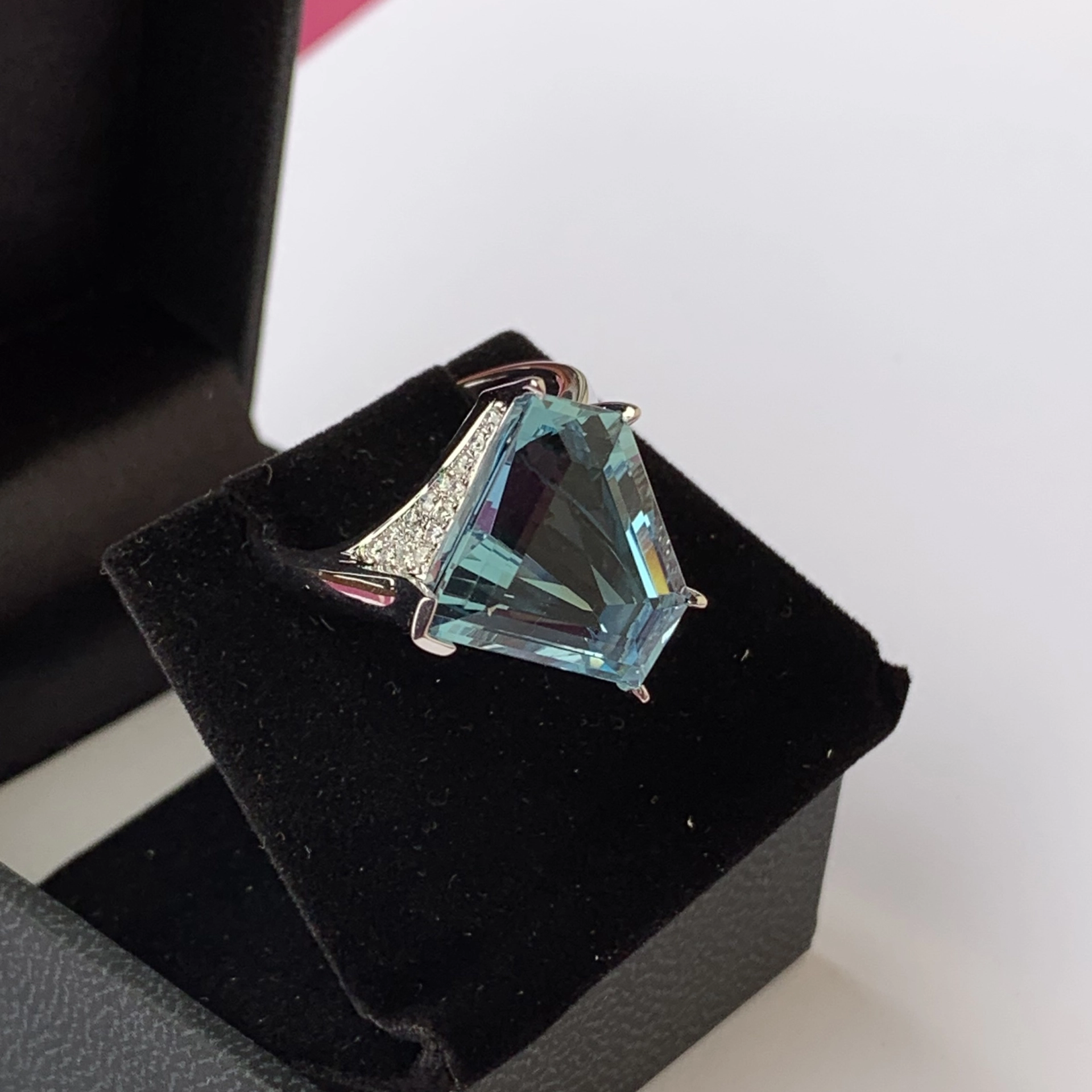 Aquamarin Brillant Ring 8.09 ct 0.26 ct 750er Weissgold Madagascar AAA+ Wahnsinnsdesign