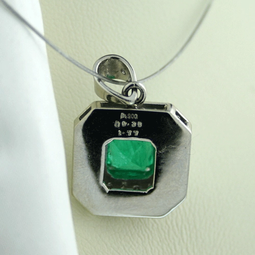 Brillant-Smaragd-Anhänger, 900/-Platin