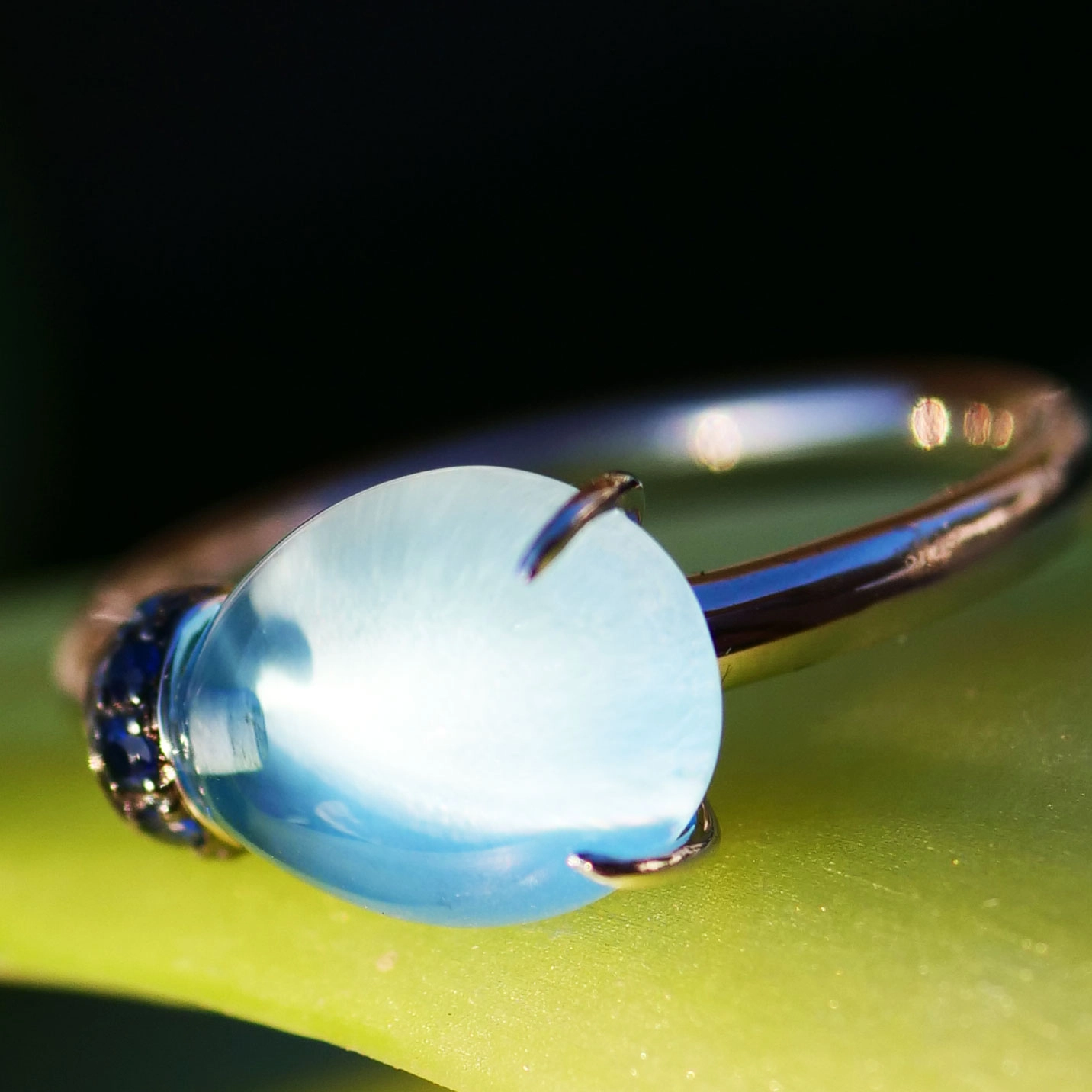 Bluetopas Saphire Ring 18 kt Whitegold....Bella Italia