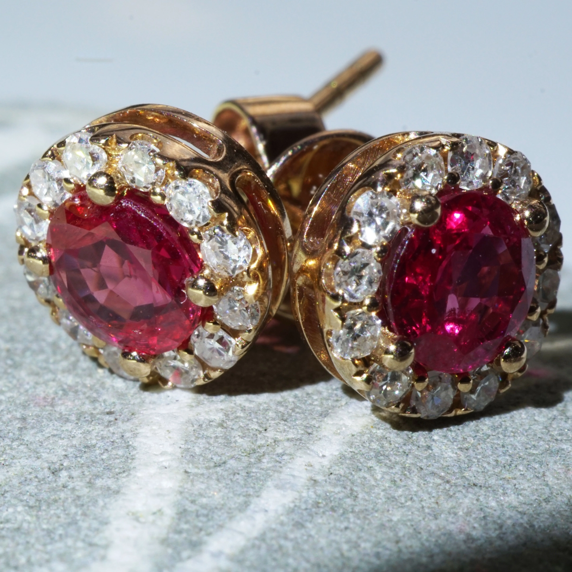 As the Star ...two Burma Rubies...great Color 18 kt Rosegold