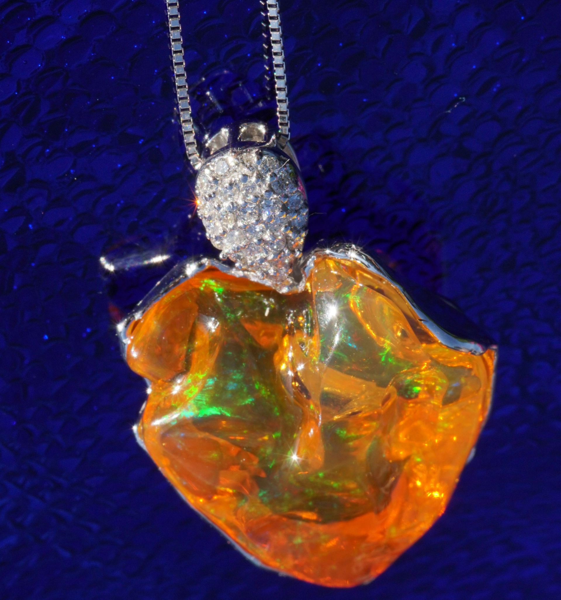 Opal Brillant Anhänger mit Kette in 750er Gold 20.18 ct 0.22 ct AAA+