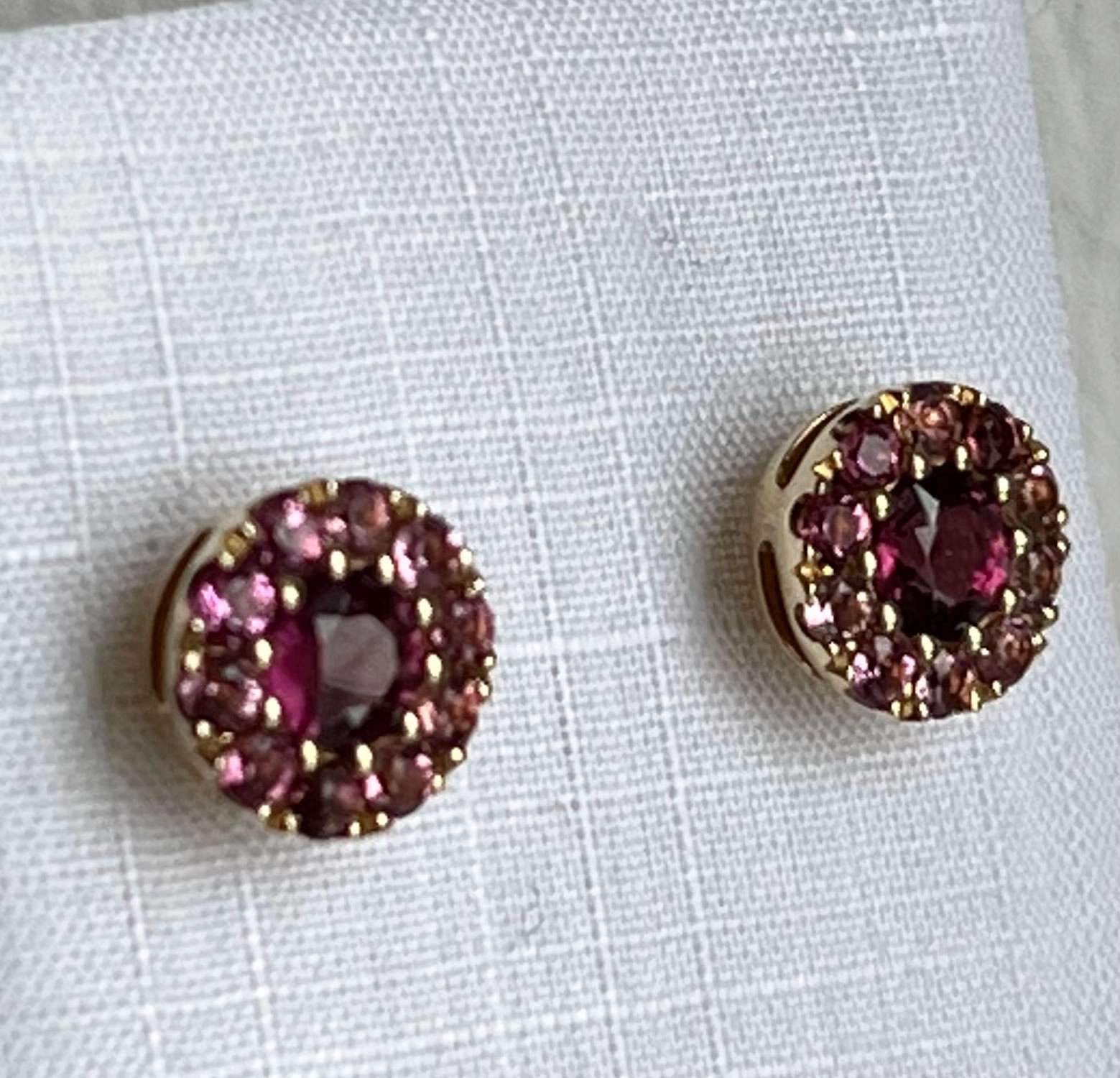 Single ear stud with a rare gold colored sapphire