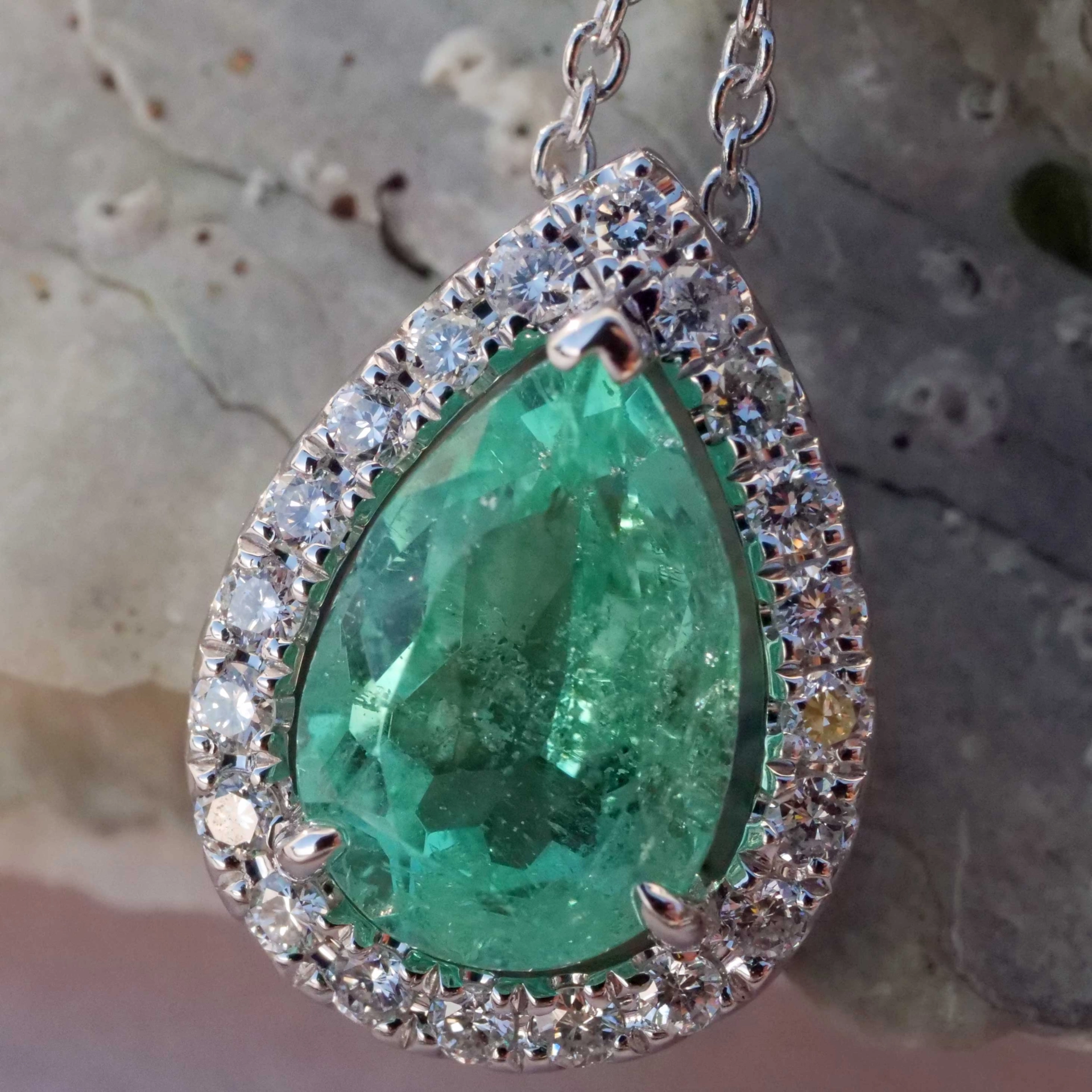 Emerald Pendant 1.28 ct AAA 18 kt White Gold Brilliants 0.18 ct..great Color