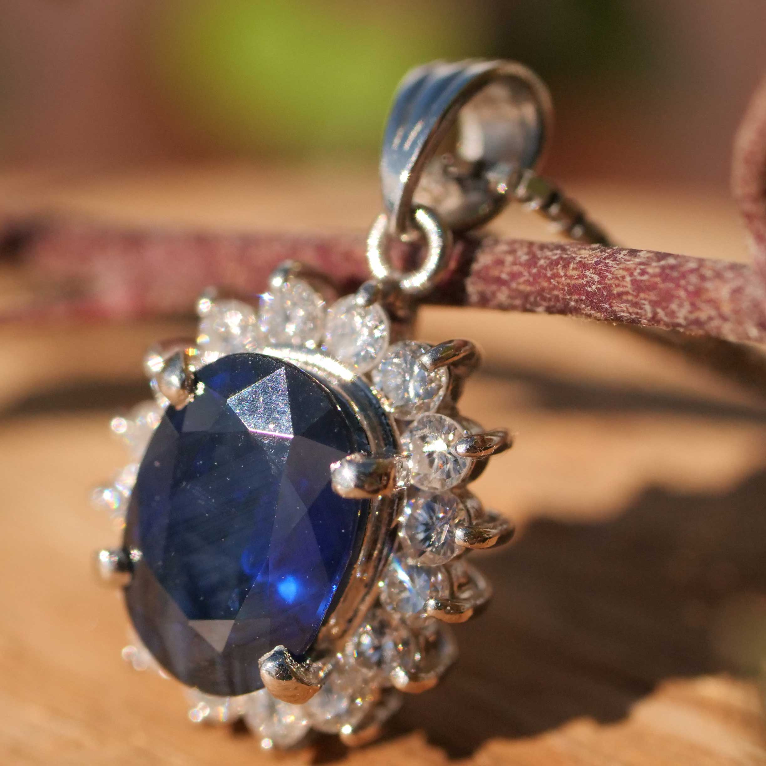 Royal Blue Sapphire Diamond Pendant in 900 Platinum with Chain 2.81 ct 0.73 ct TW-W VS-SI