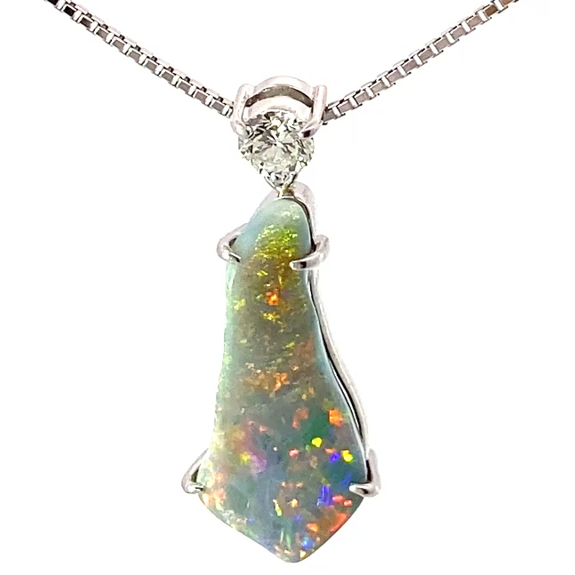 White Full Opal Brilliant Pendant with Chain 900 850 Platinum 4.38 ct 0.284 ct Australia