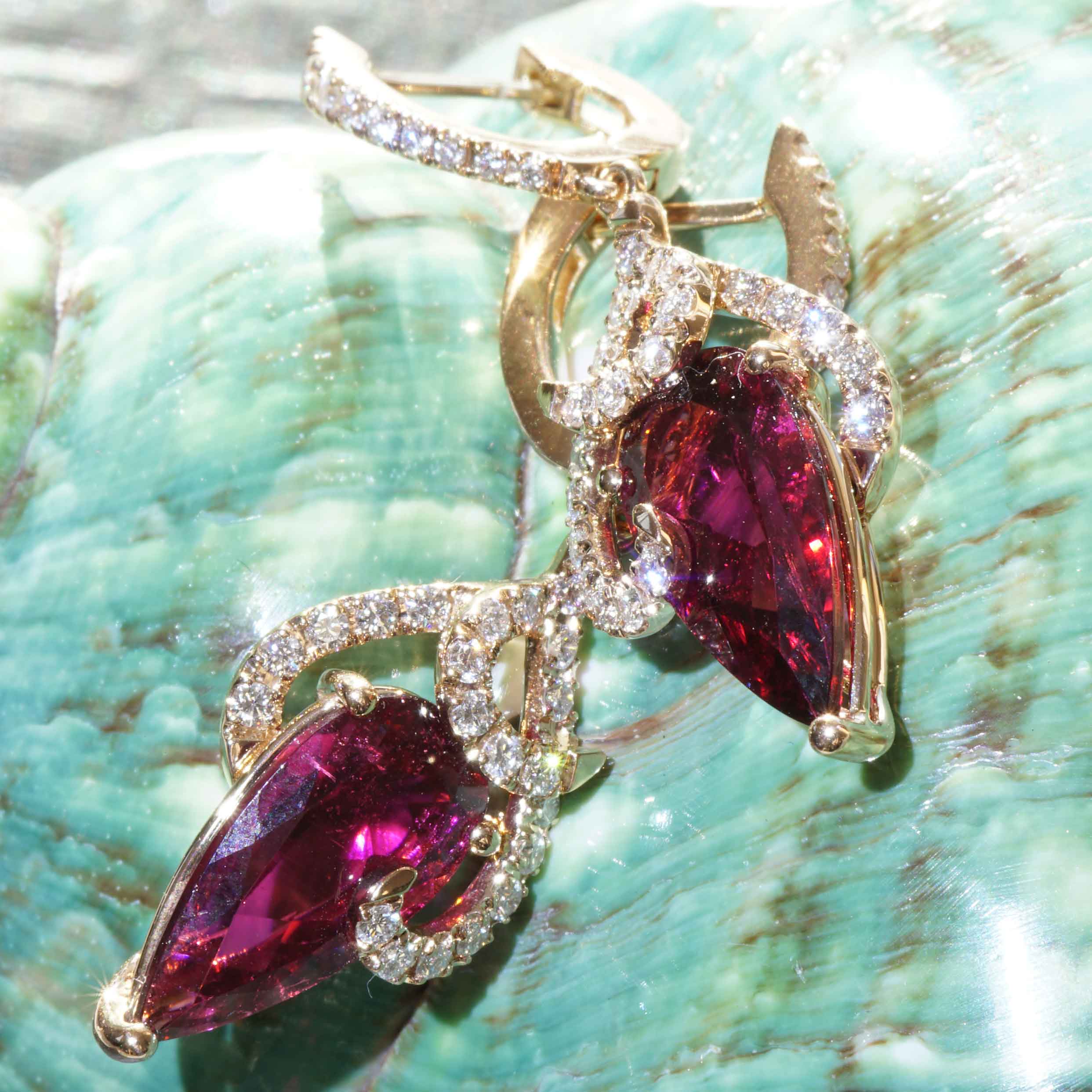 Rubellite Brilliant Earrings 750 Rose Gold 6 ct 0.70 ct.. Exception Tourmalines from Mozambique AAA+ it doesn't get any better