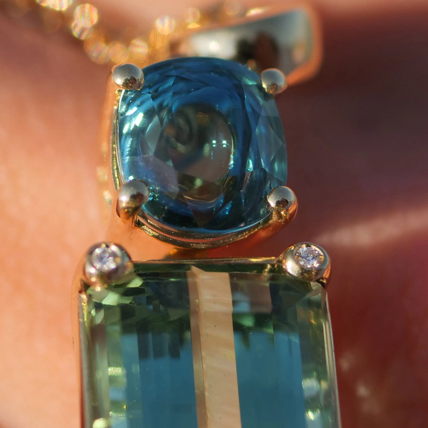 Tourmaline Zirkon Brilliant Pendant in 750 Yellow Gold blue-green Bicolor. 9.60 ct Africa/Congo