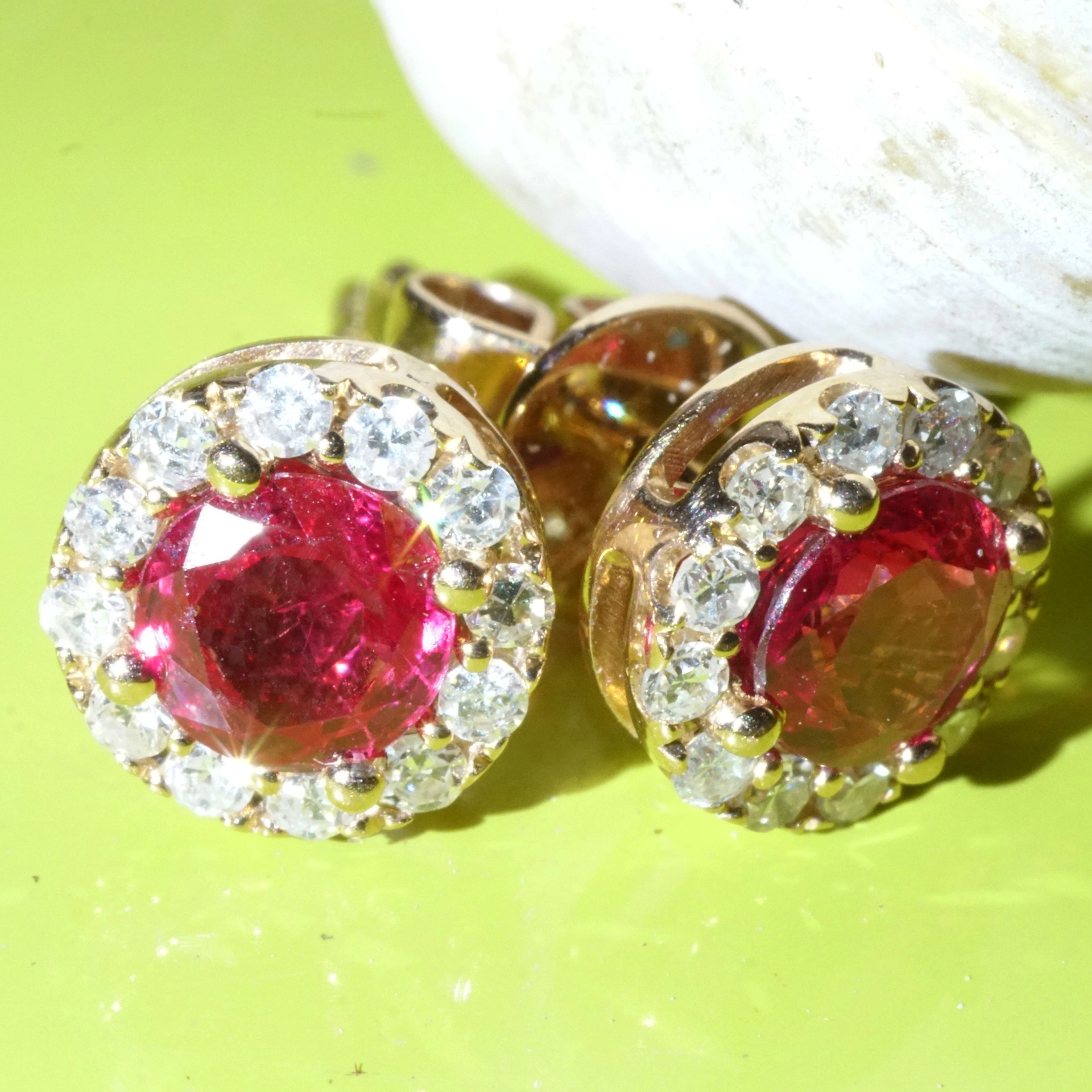 As the Star ...two Burma Rubies...great Color 18 kt Rosegold