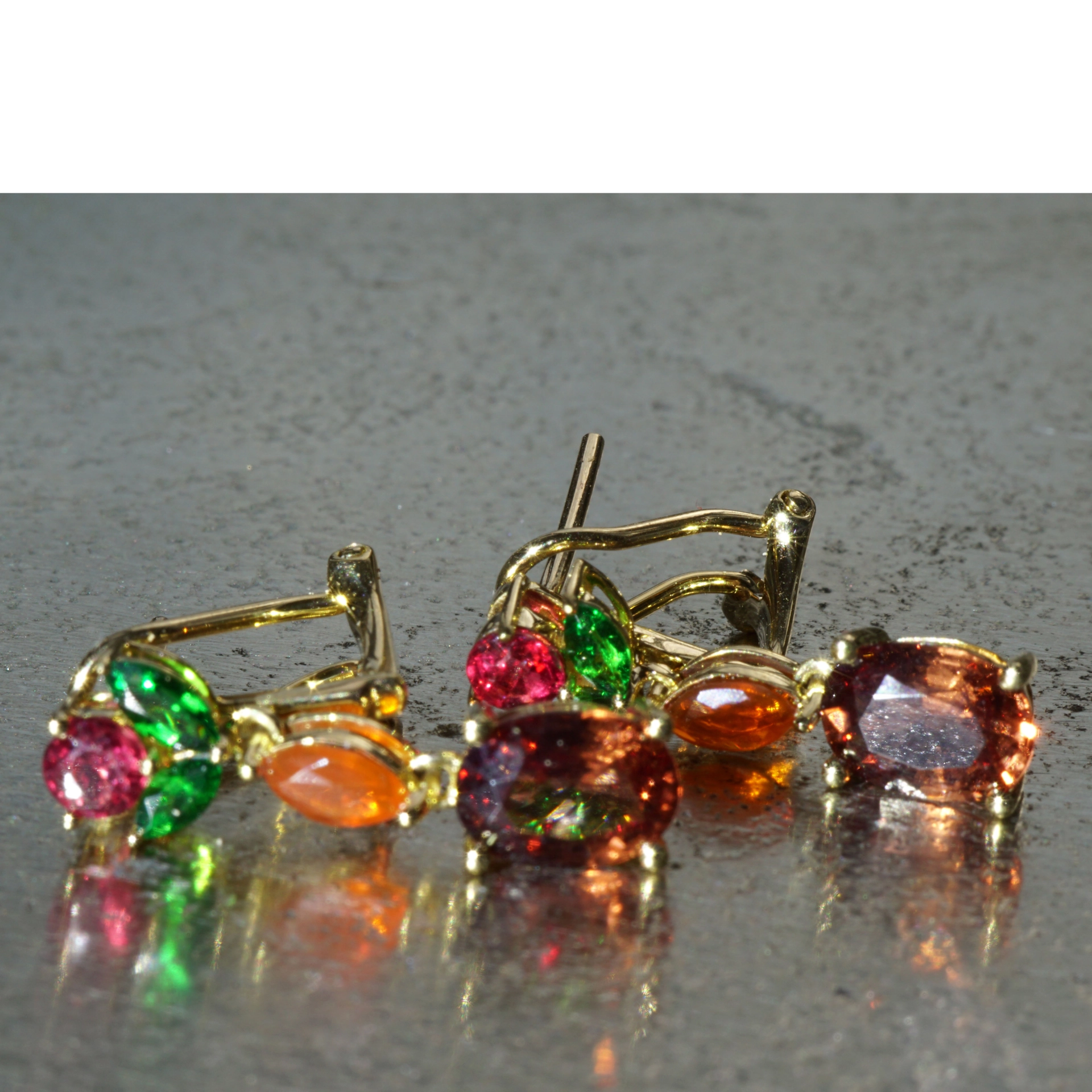 Gorgeous Colors like Blossoms in the Wind...18 kt Yellowgold