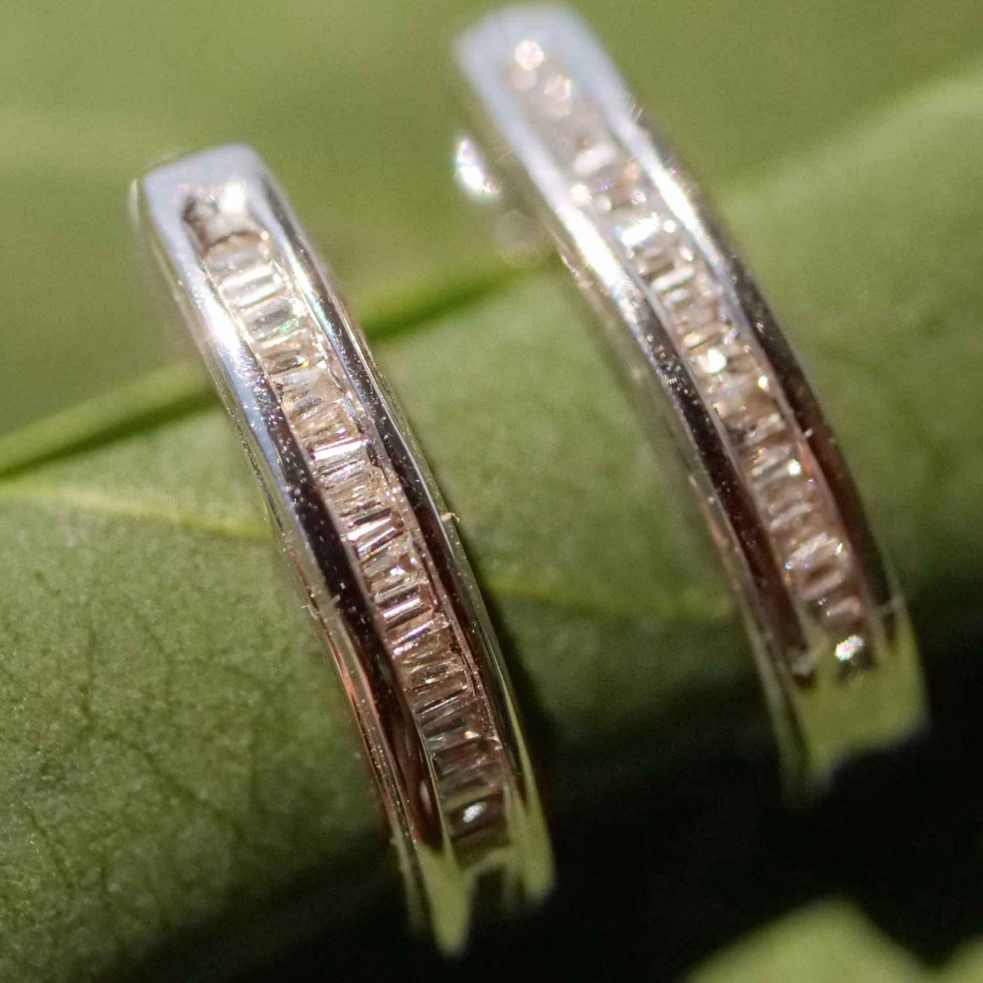 Diamond hinged hoop Earrings 0.25 ct 18 kt Whitegold ideal for hanging Pendants