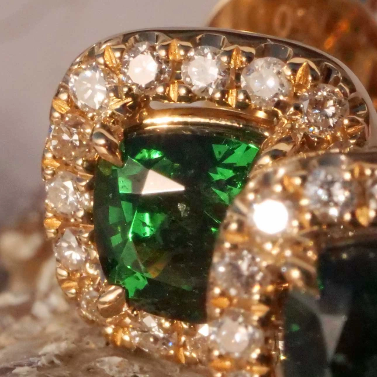 Tsavorith Brilliant Earstuds 18 kt Yellow Gold 1.42 ct 0.25 ct...what a amazing Color