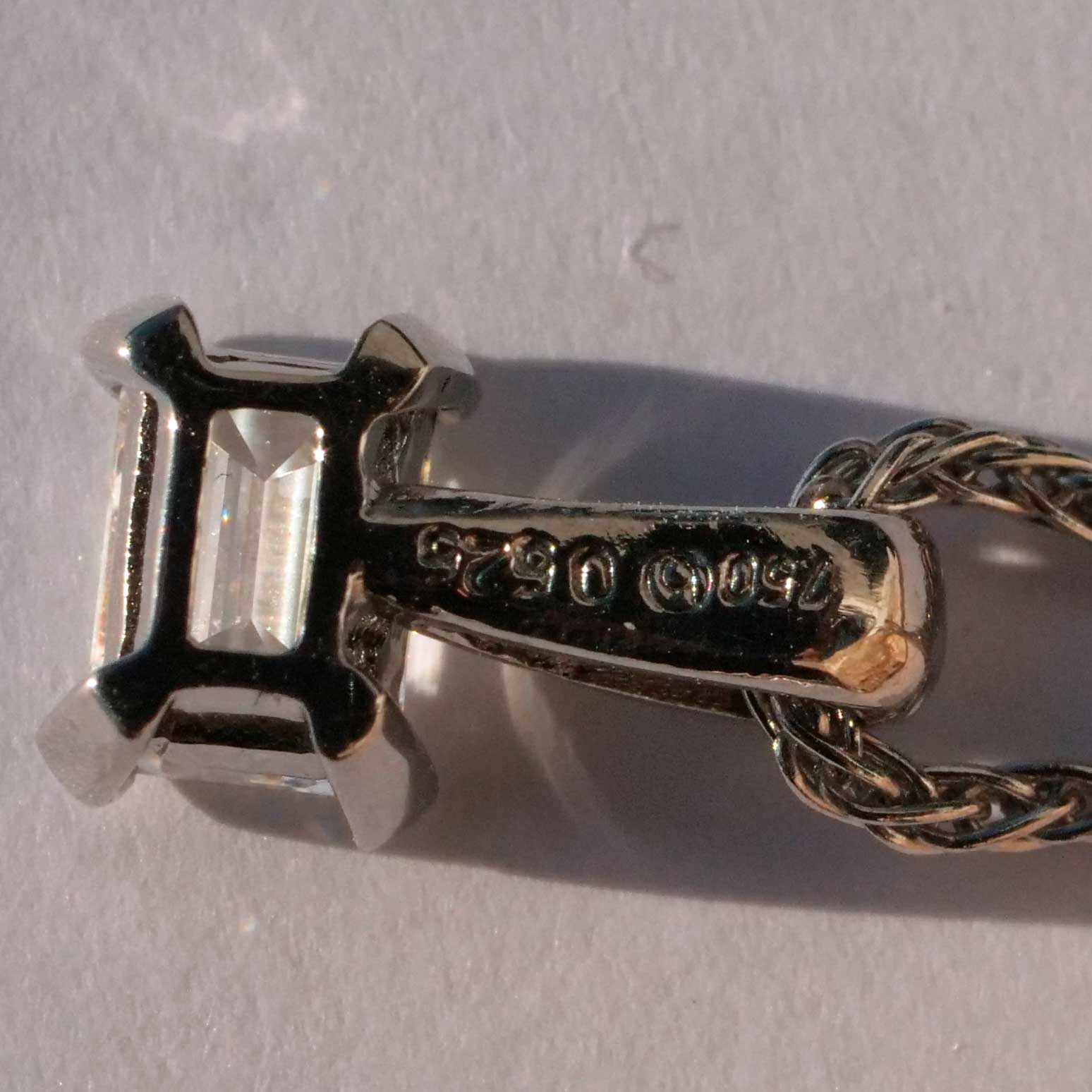 Emeraldcut Diamond Pendant with Chain 0.525 ct F VS2 Silhouette Bentner GIA Certificate 750 White Gold