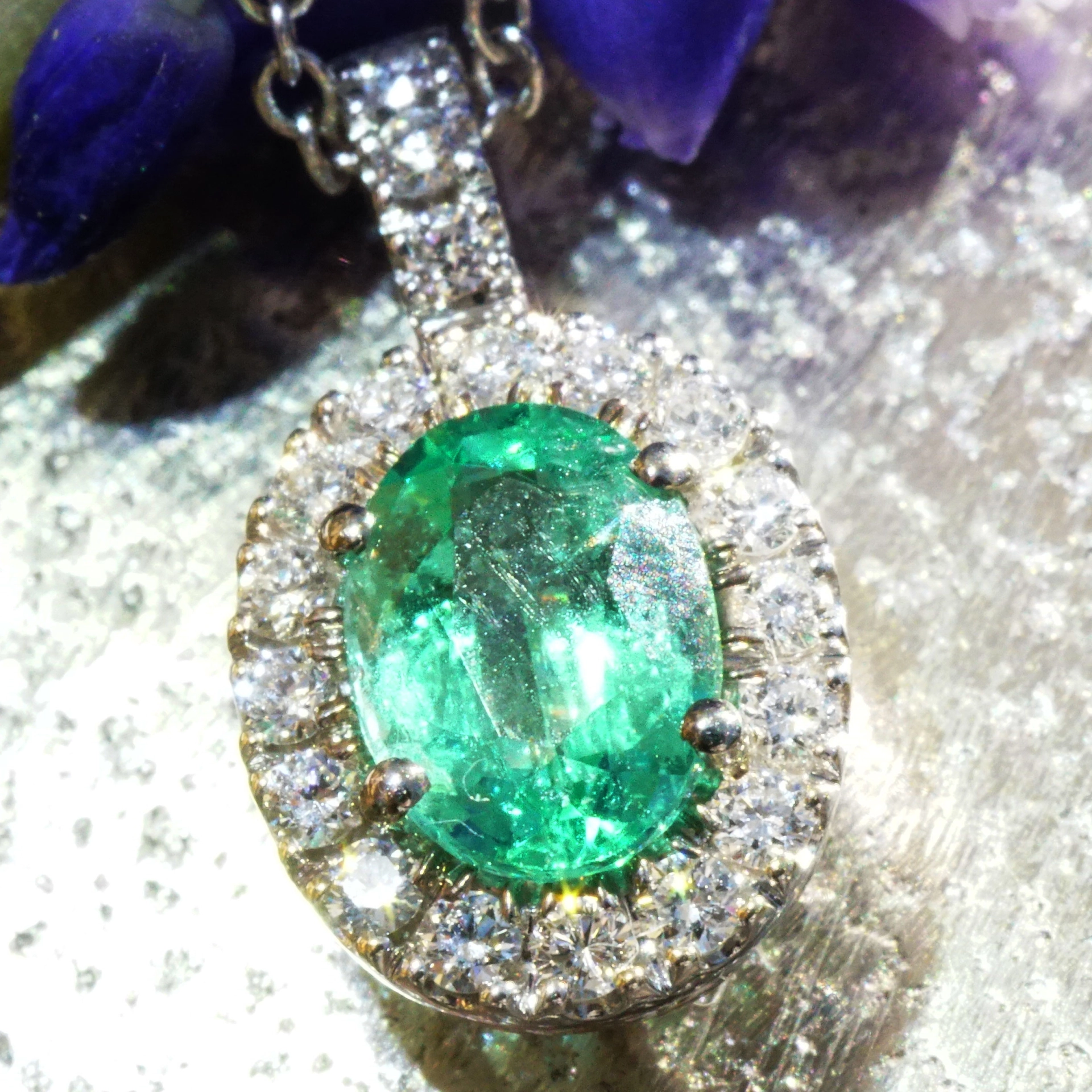 Top Emerald Brilliant Pendant with Chain 18 kt White Gold 0.73 ct AAA+