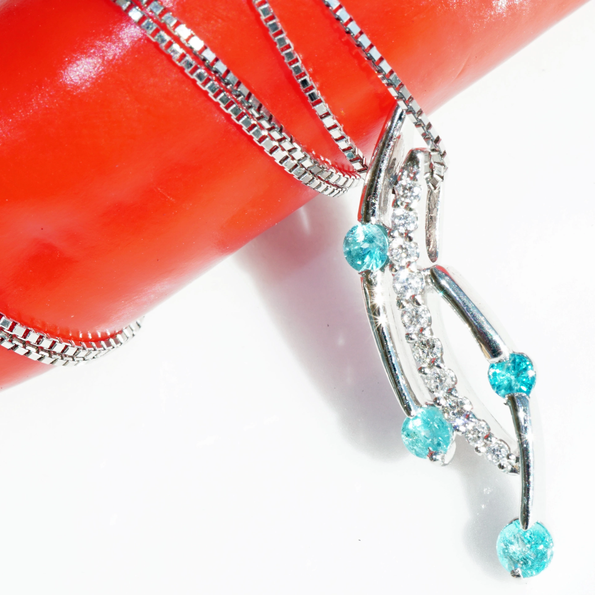 Paraiba Tourmaline Brilliant Pendant with Chain 900 Platinum....lagune Colors...