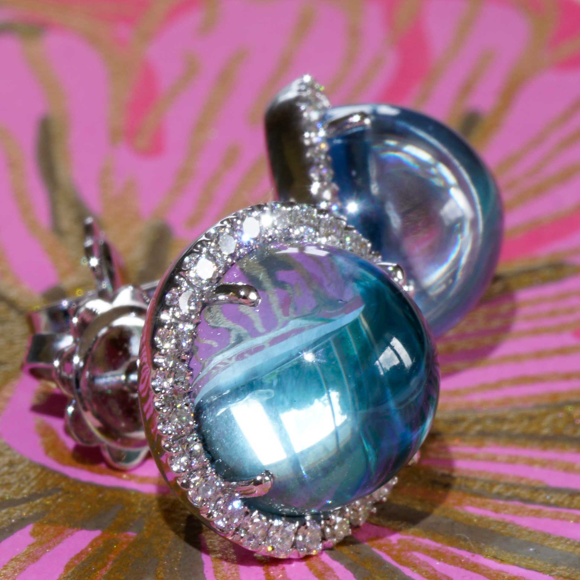 Bluetopas Brilliant Earstuds..deepblue Bubble...18 kt Whitegold....magical World
