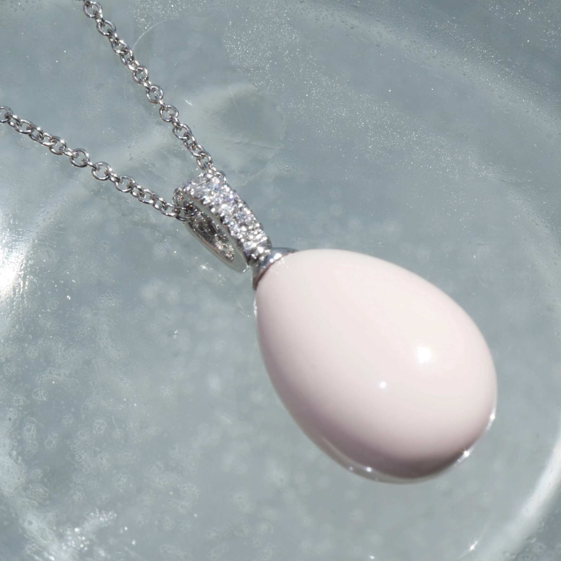 Fine Angel Skin Drop Brilliant Pendant with Chain 18 kt White Gold...sooo elegant