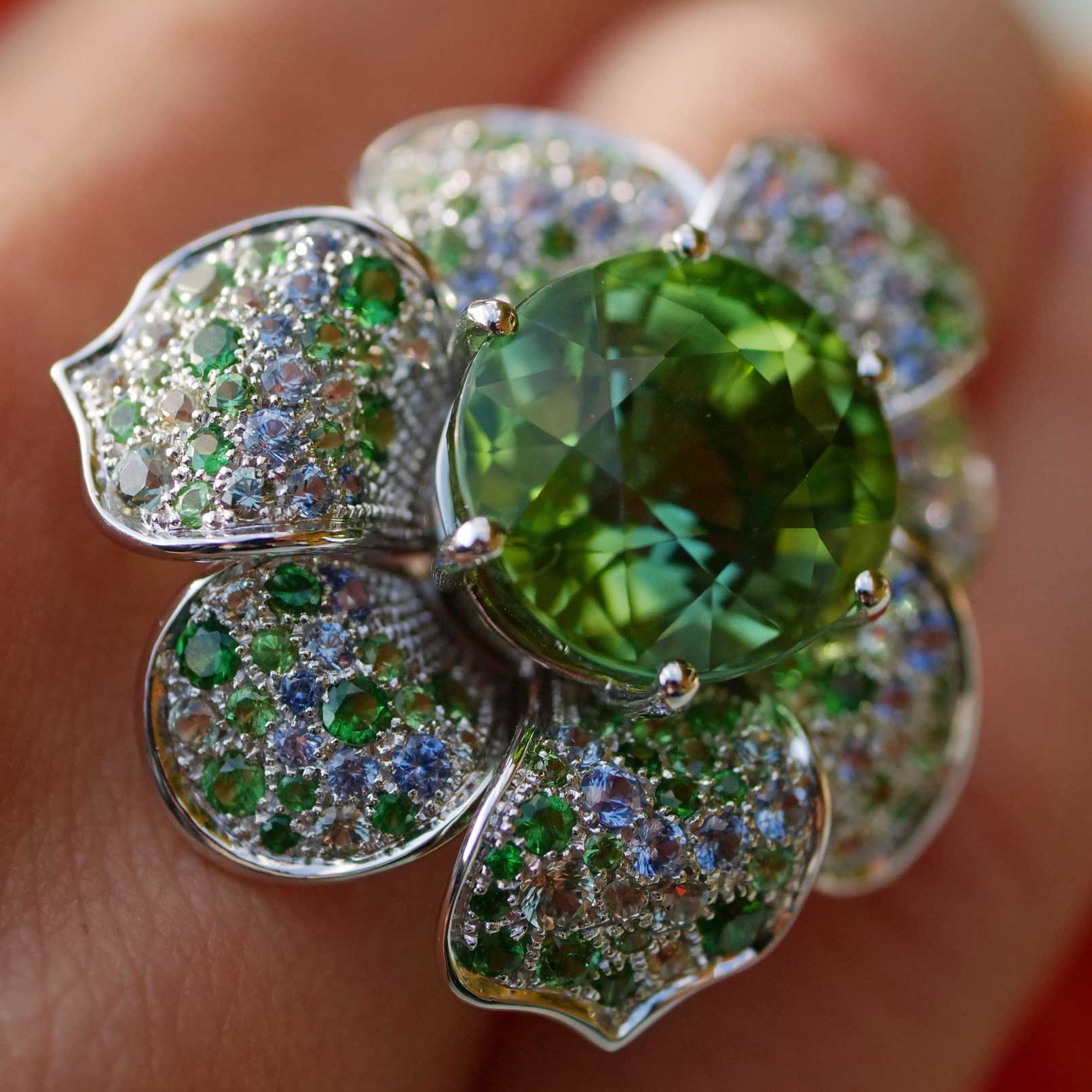 Tourmaline Sapphire Tsavorith Blossoms Ring 750 White Gold... from the famous Jaba mine in Afghanistan 13.65 ct