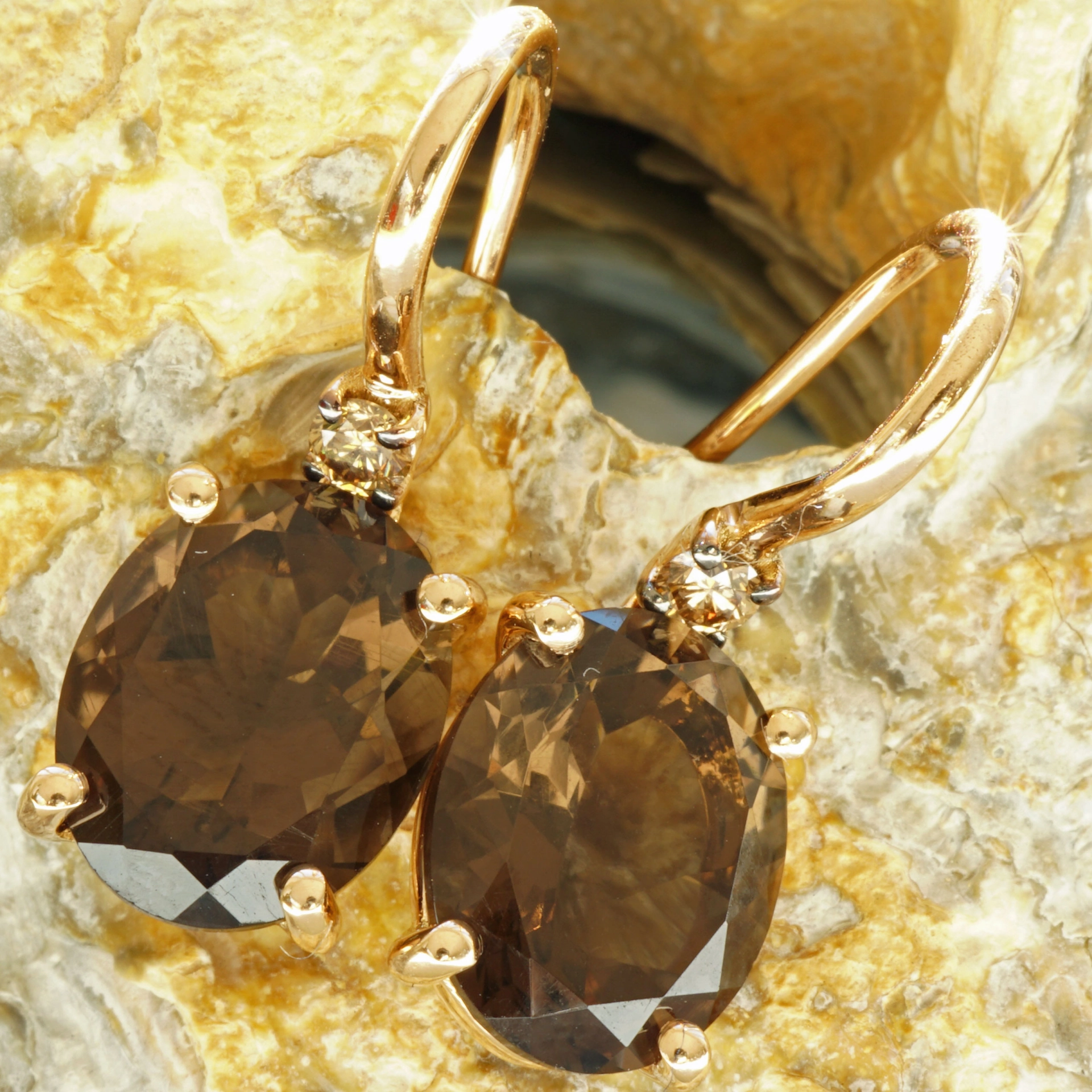 Brown Smokeyquartz and Diamonds....ideal Kombination with Rosegold