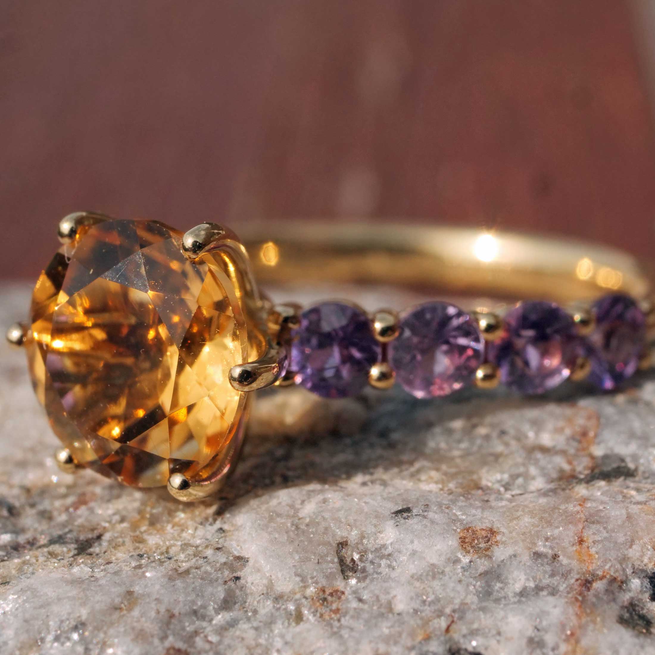 Cool Color Gemstone Jewellery I Sapphire Citrin Ring in 750 Yellow Gold 2.63 ct in gold-yellow and muscatviolet