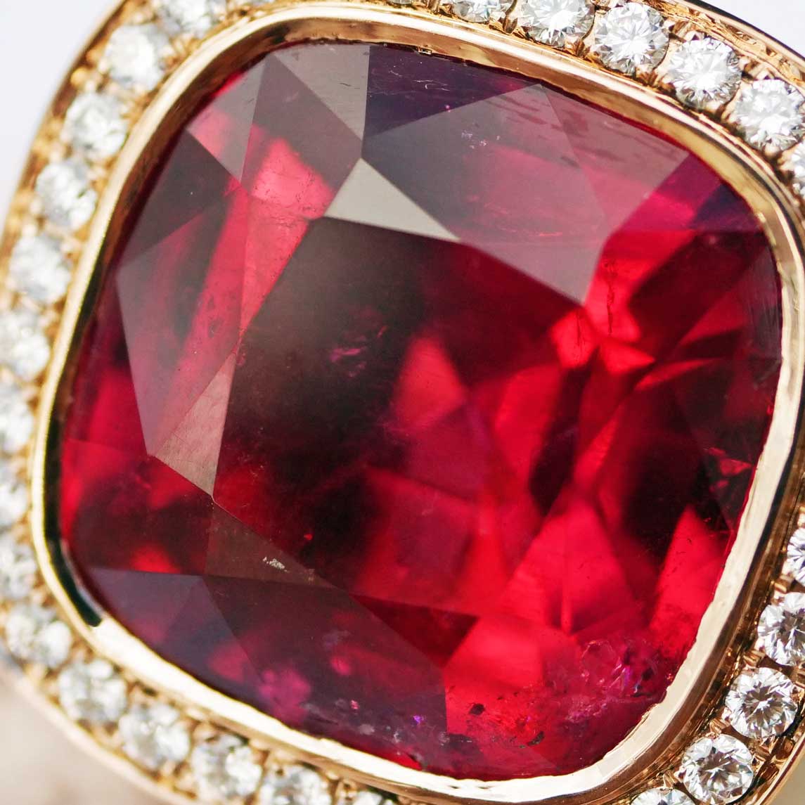 Rare Rubellite Brilliant Ring from Afghanistan 23.10 ct red-pink Exception of Luminosity AAA+