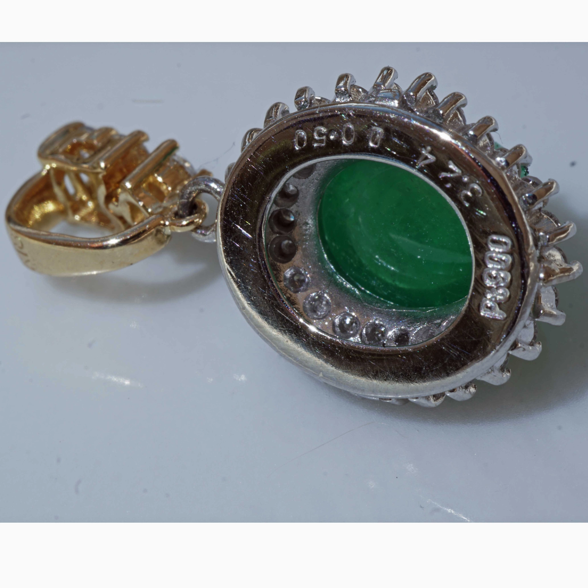 Emerald Brilliant Pendant in so bright Color 3.24 ct 0.50 ct TW VS Platinium 18 kt Gold