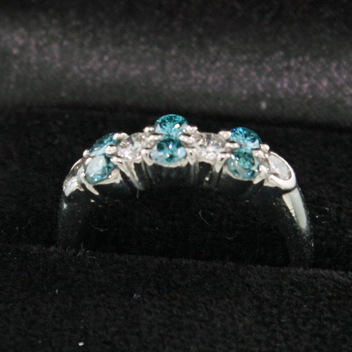Brillant-Ring-weiß-blau-1.10 ct