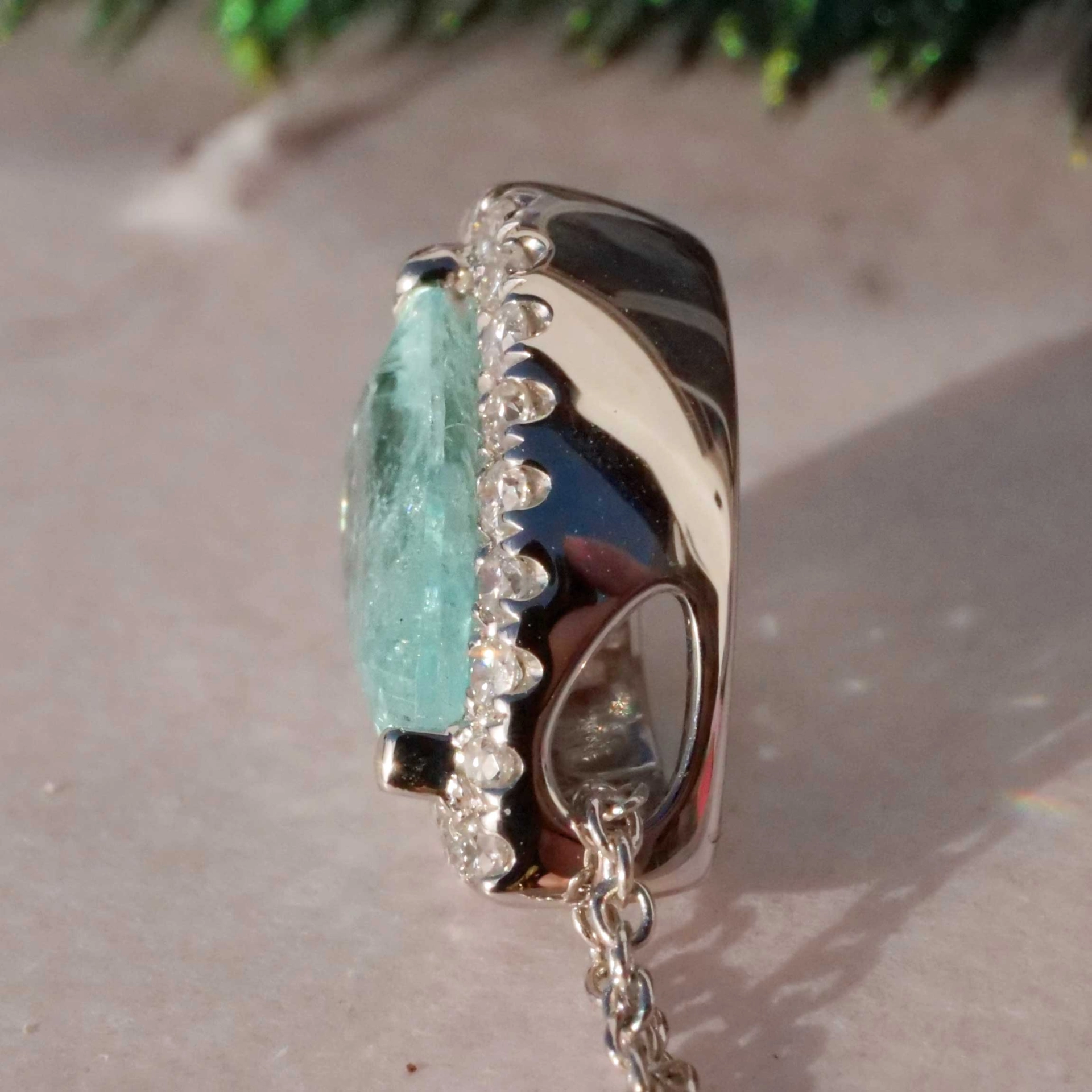 Paraiba Tourmaline Pendant 1.05 ct AAA 18 kt White Gold Brilliants 0.18 ct Laguna