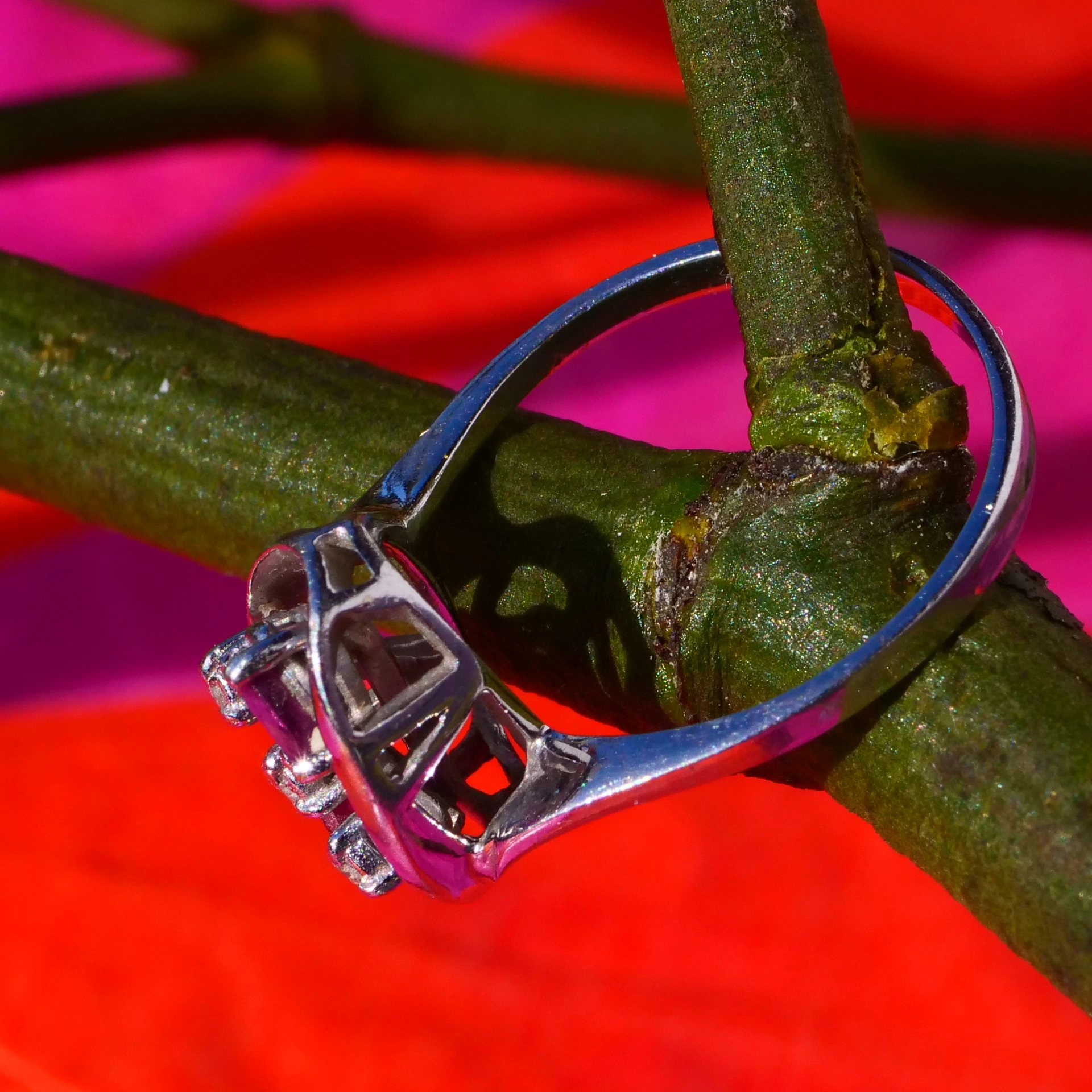 Vintage Ring 14 kt Whitegold with Ruby and Diamonds