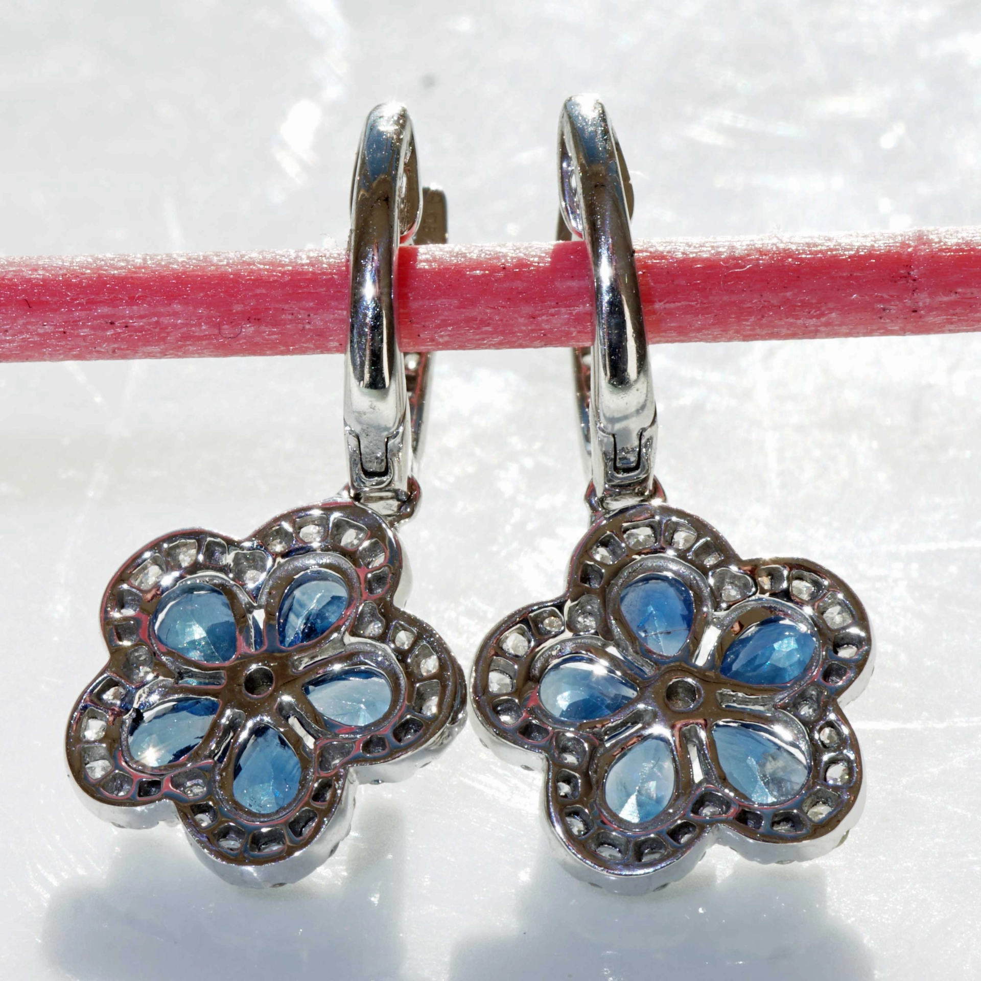 Saphire Brilliant Earrings floral Style...sooo pretty... 18 kt White Gold 