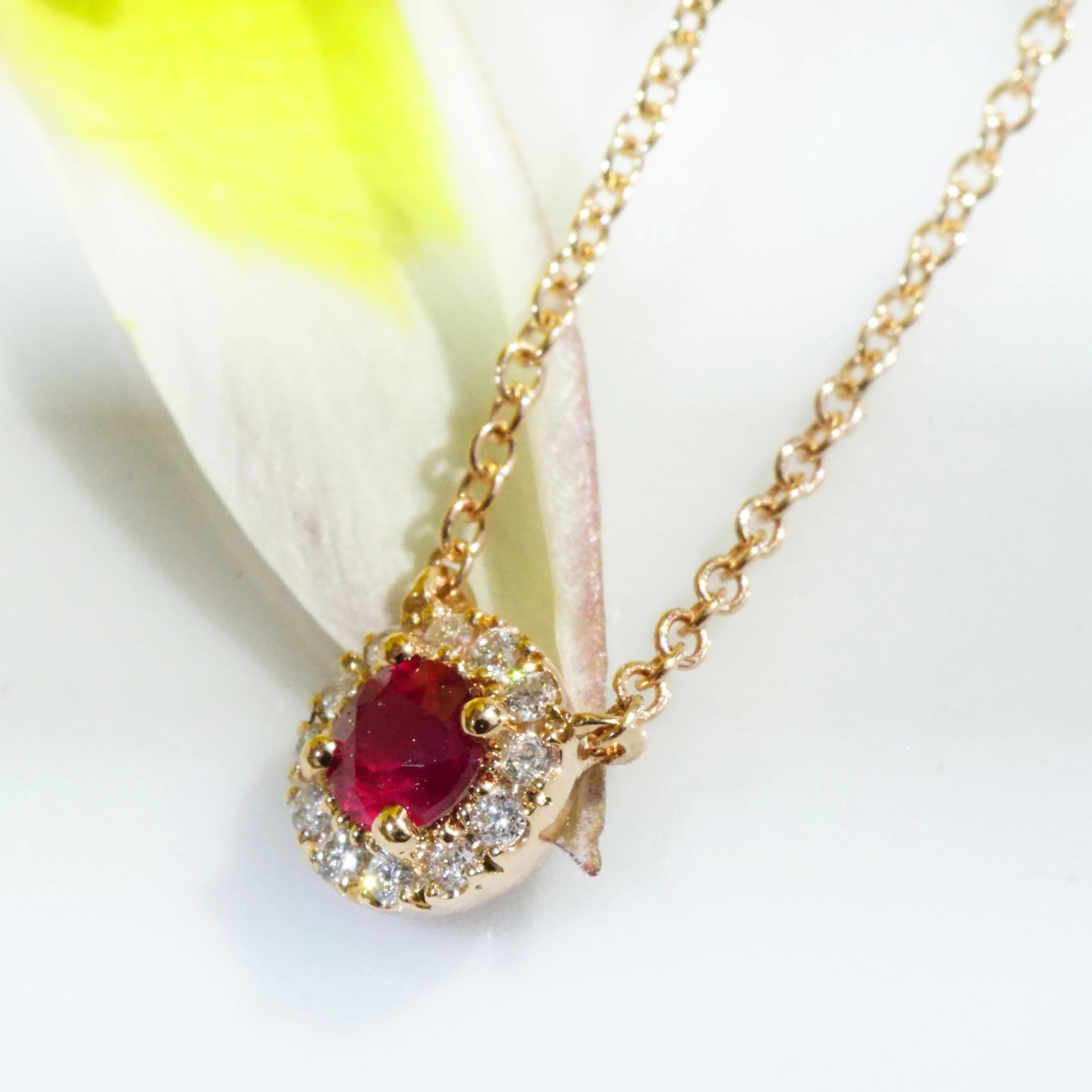 rubin-brillant-collier-rosegold-solitaer-SON01914 Ruby Brilliant Necklace 18 kt Rose Gold..the sweetest petit Necklace