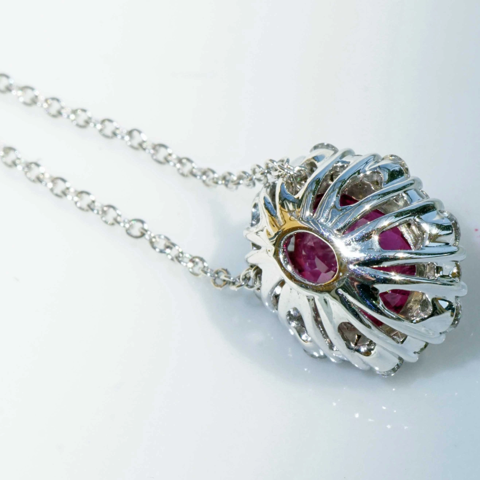 Brilliant Ruby ​​Pendant with Chain 750 White Gold Andilamena / Madagascar 2.12 ct with Expertise