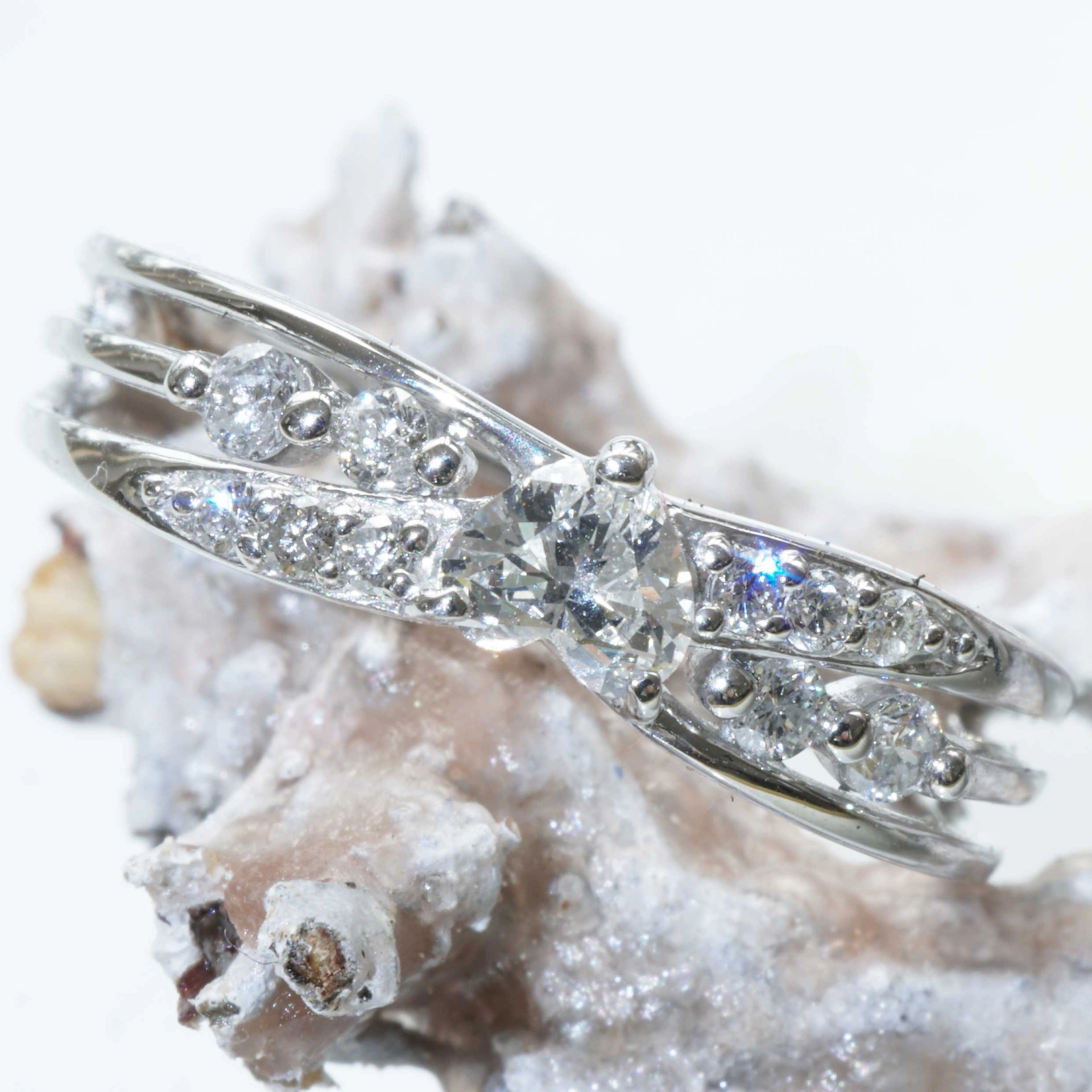 Heart Diamond Platinum Ring TW VVS beautiful solid Design 19x8x3 mm