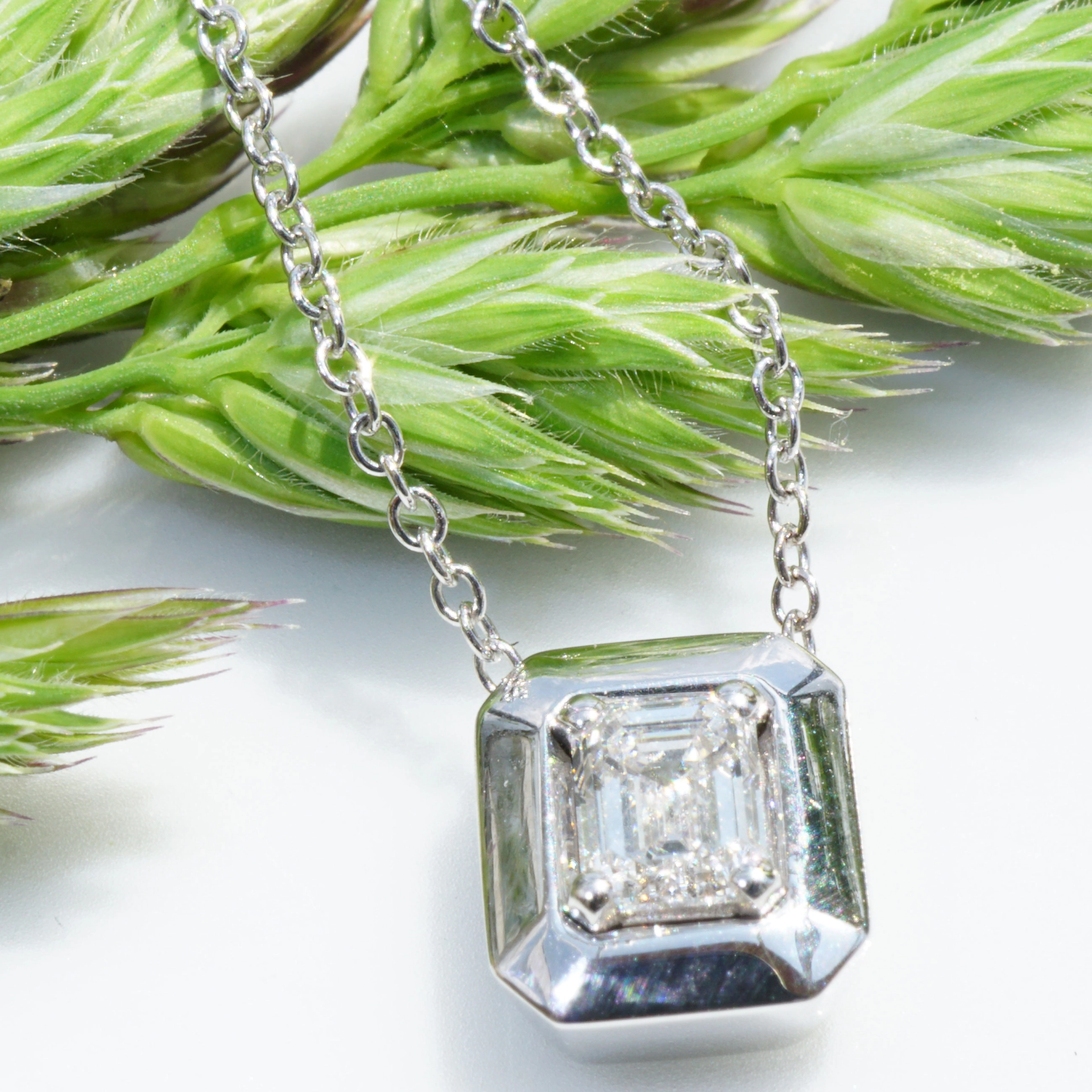Diamond Emeraldcut Necklace GIA Certificate 0.30 ct River E VVS 18kt Whitegold