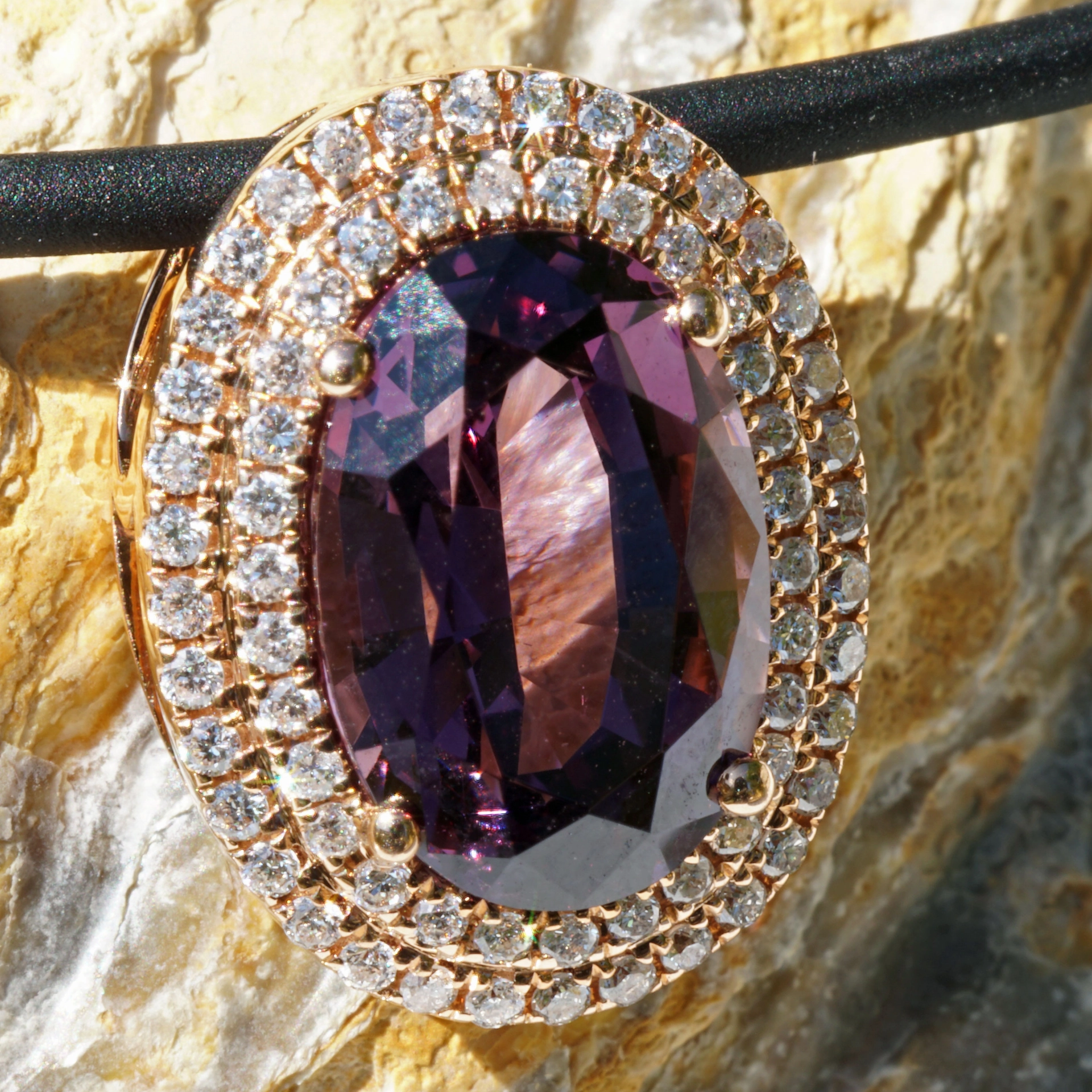Spinel with unseen color from Tansania...3.86 ct huge seize