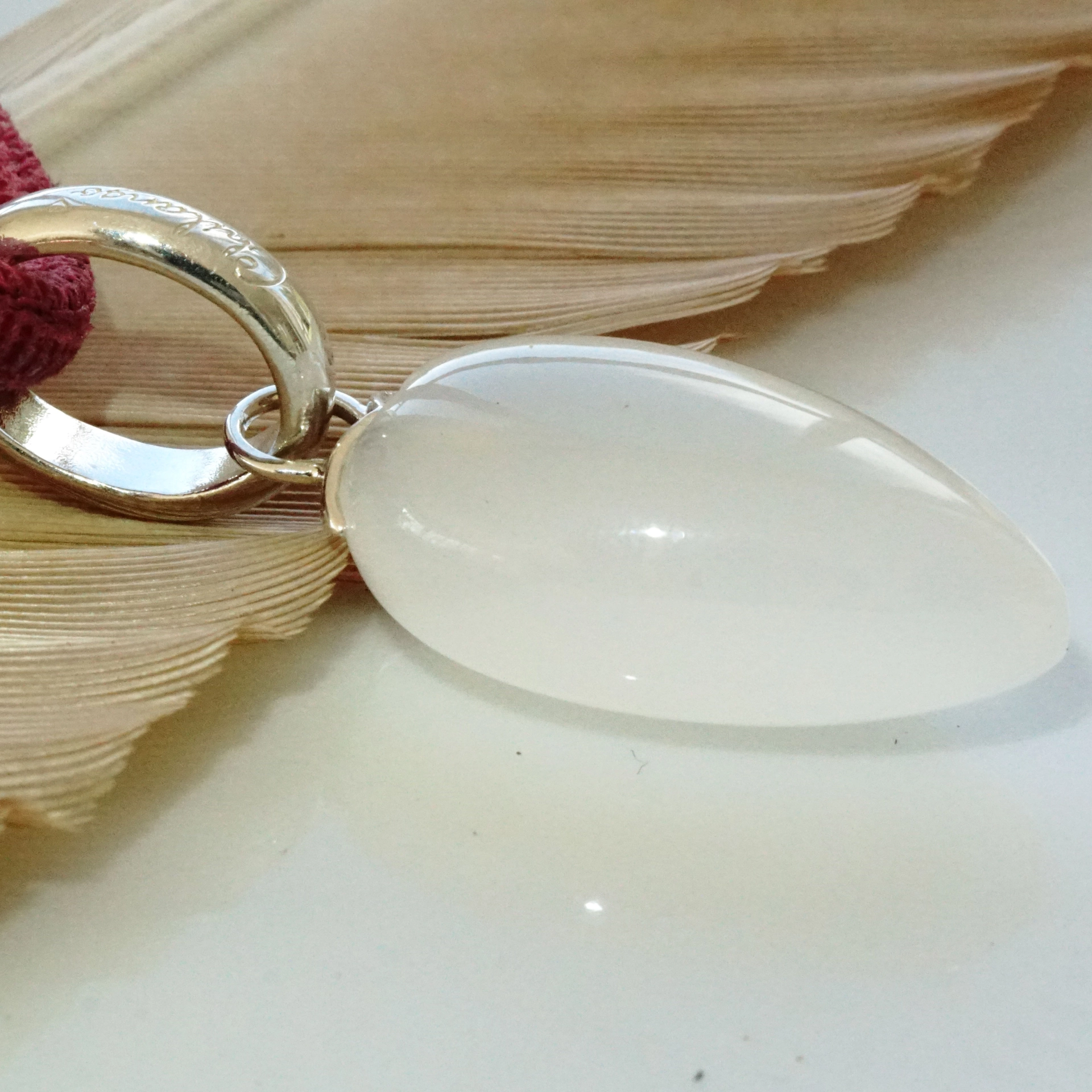 The Best Silver Jewelery forever...High Quality Chilango Pendant Jewel Heart White Calcedony