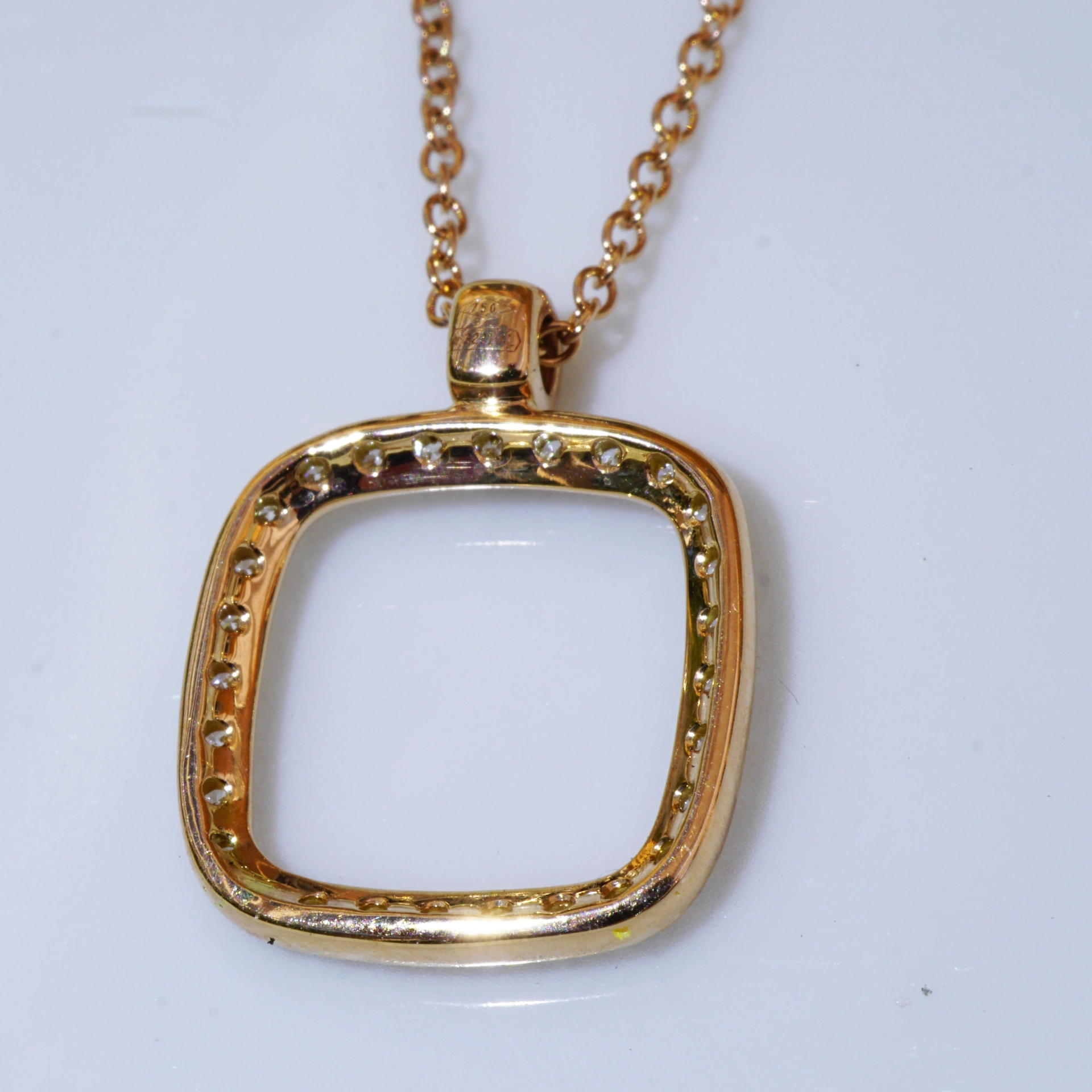 Bella Italy....we made the perfect Diamond Pendant for you...18 kt Rosegold modern Style