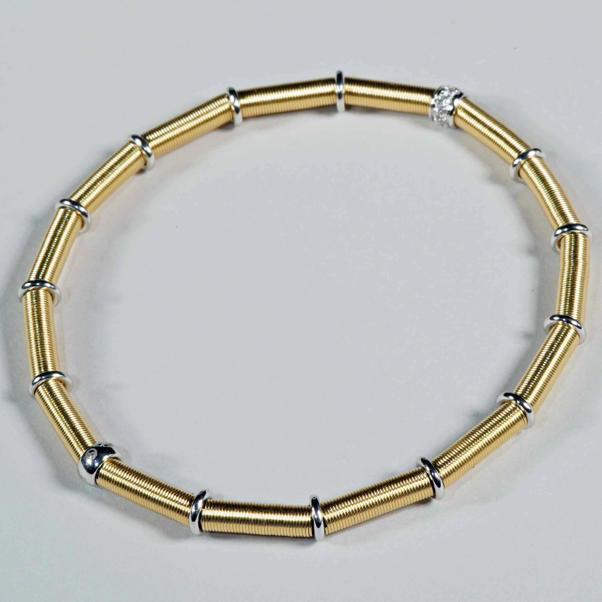 Strechy Brilliant Bracelet Ivy 18 kt Yellow Gold Wire Wrapping Präzion Silhouette Germany