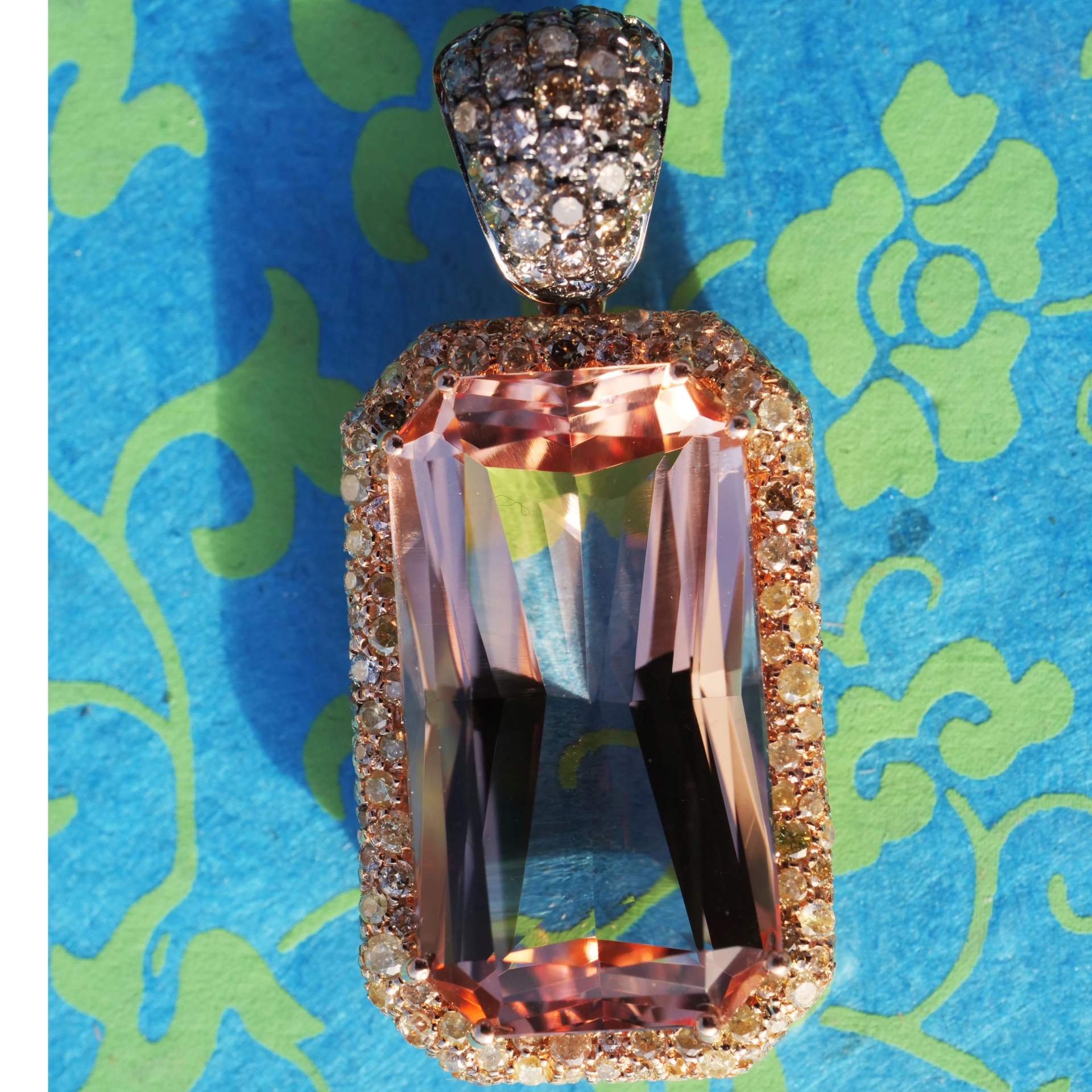 Morganite Diamond Pendant Rosegold 18 kt....wonderful 15 Carat Gem