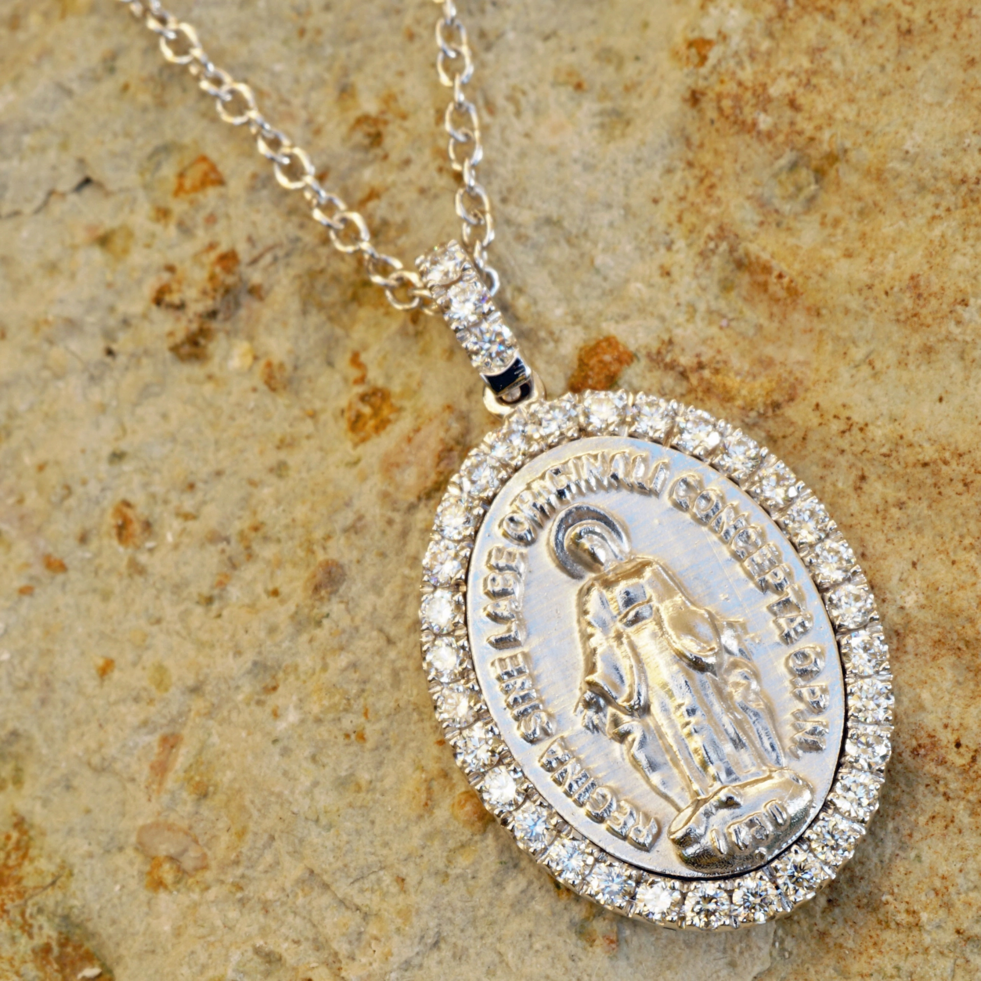 sweet madonna pendant made in italy, perfectly set in 750 white gold,