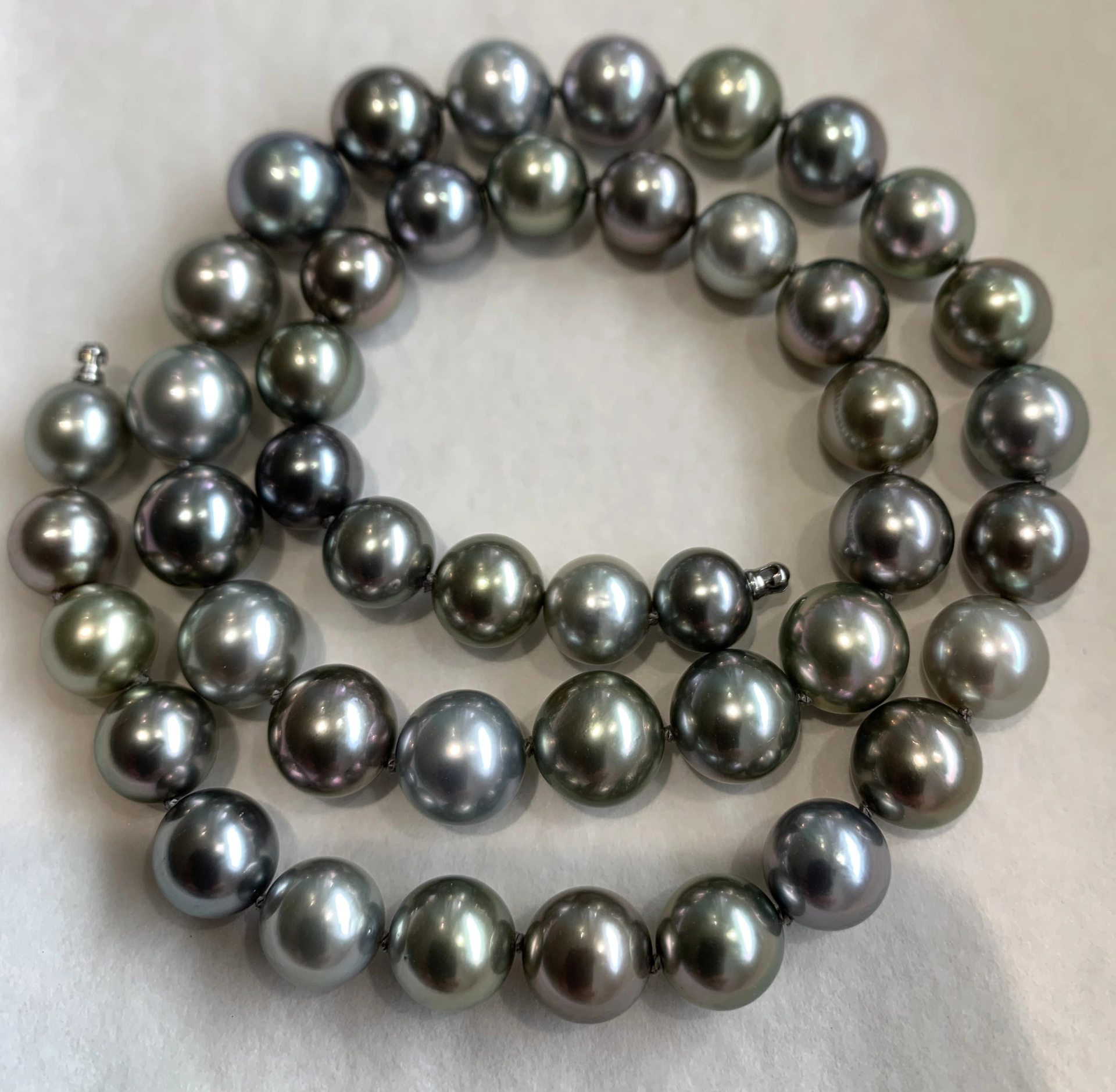 Tahitian Cultured Pearl Necklace 10-11 mm...beautiful natural Color