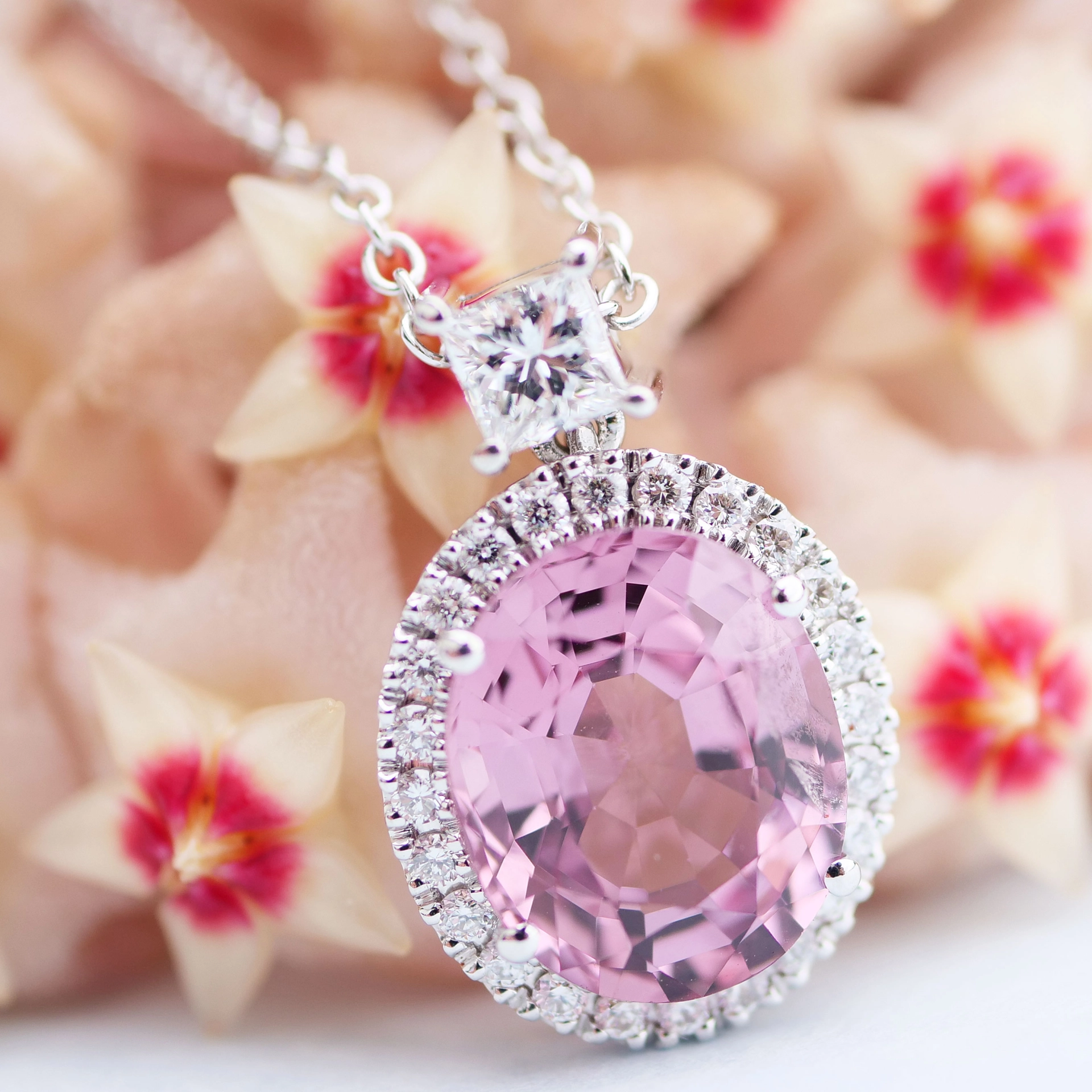Spinel Diamond Necklace 3.46 ct AAA+....Great Luminosity 18 kt whitegold
