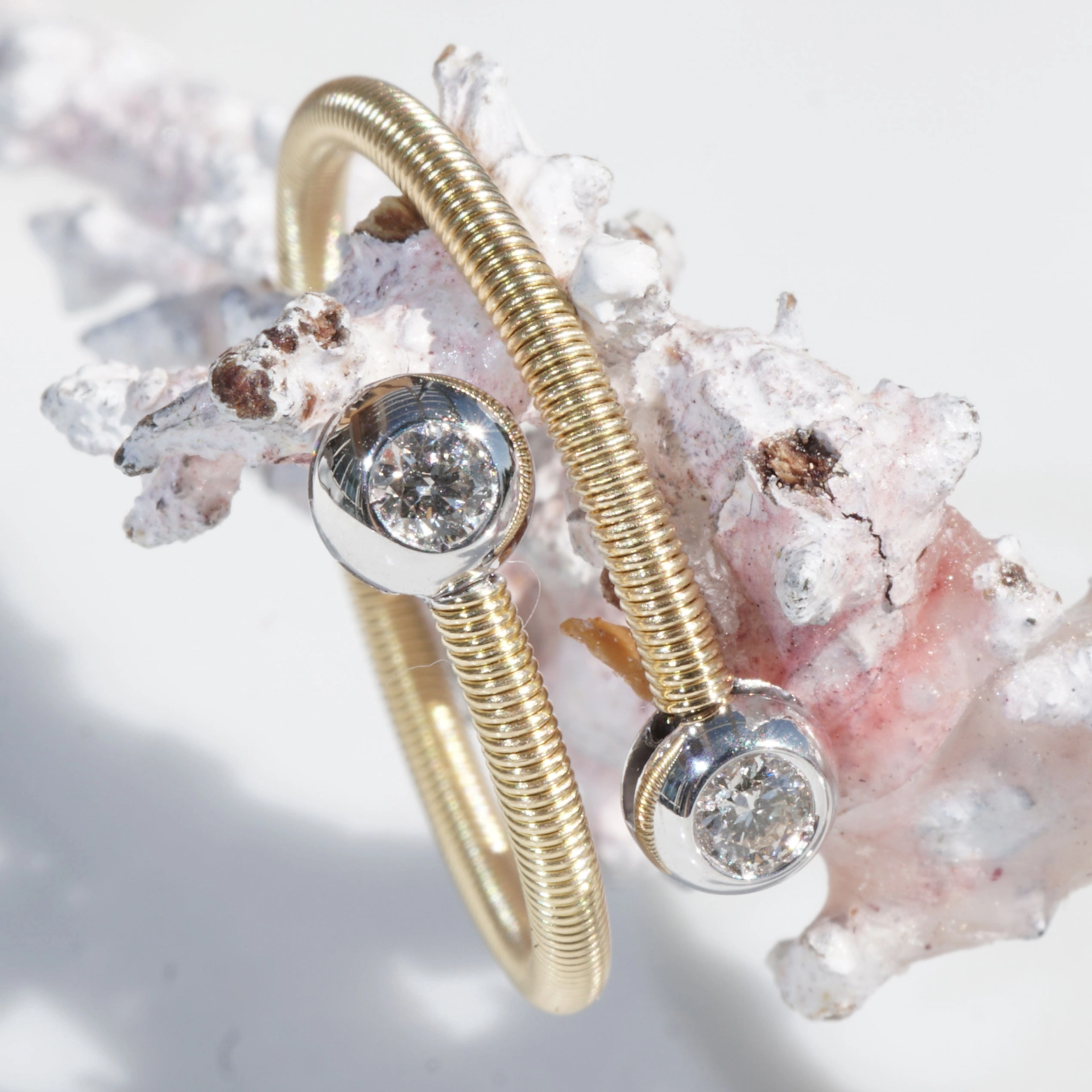 Brilliant Ring Ivy 18 kt Yellow Gold Wire Wrapping Präzion from Jewelery Silhouette Germany