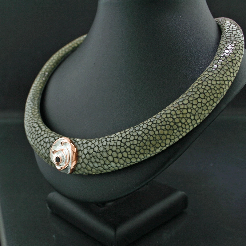 Granat-Rochenleder-Armreif, 925/-Silber