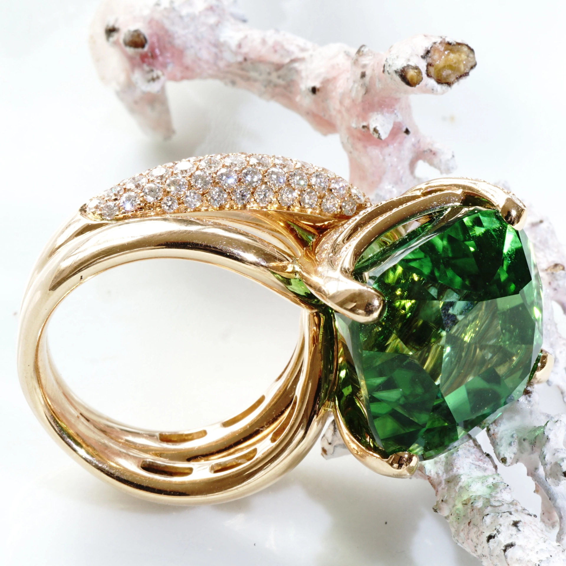 Tourmaline Diamond Ring 18kt Rosegold investment gem 25.15 ct Afghanistan green-bluish loupe clean AAA+ 16 x 16 x 14 mm