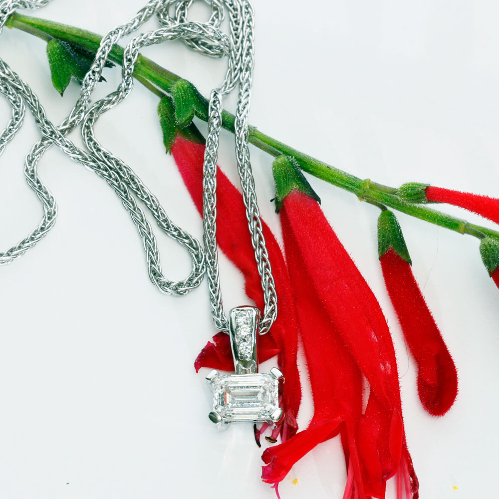 Emeraldcut Diamond Pendant with Chain 0.525 ct F VS2 Silhouette Bentner GIA Certificate 750 White Gold