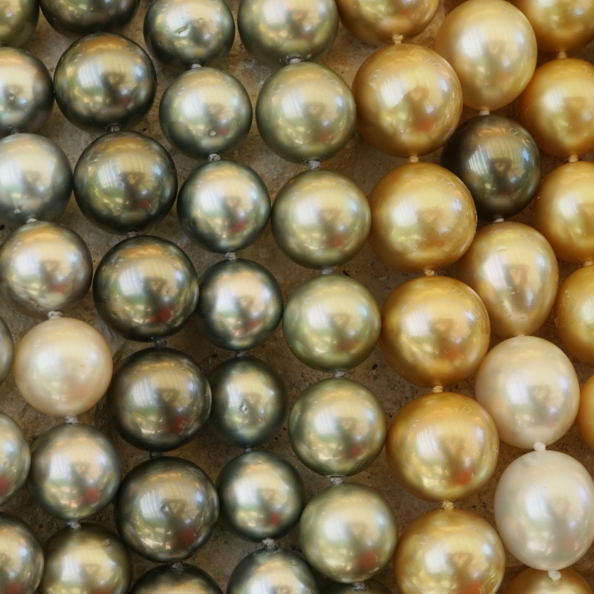 SÜDSEE Zuchtperl Collier AAA+ GOLD TOP NATURFARBE 14,1-11 mm überragend schön