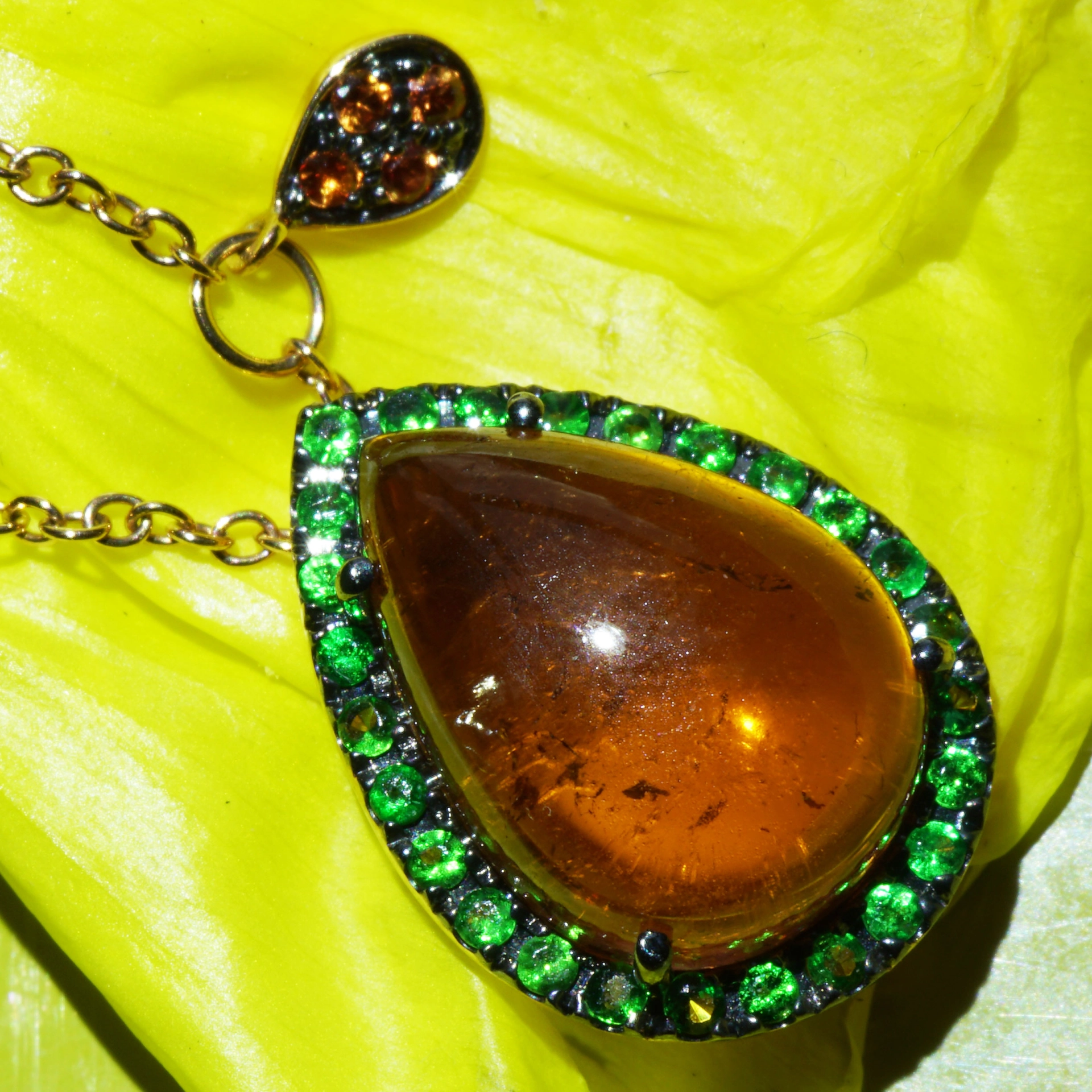 Turmalin Pendant..great Color...green Tsavorith and yellow-pinkish Turmalin and Saphire 18 kt Rosegold